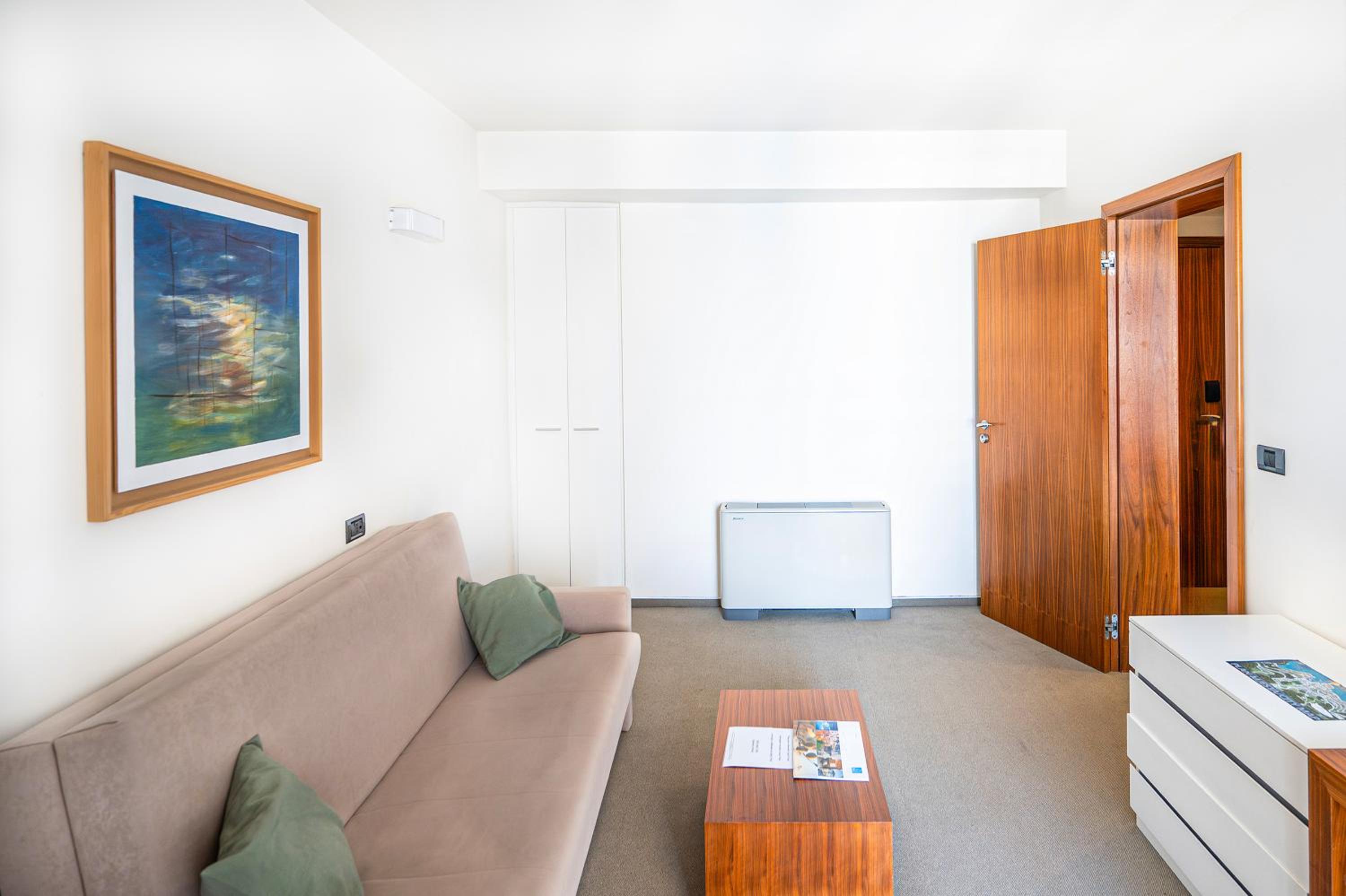Junior Suite with Sea View - Photo 3
