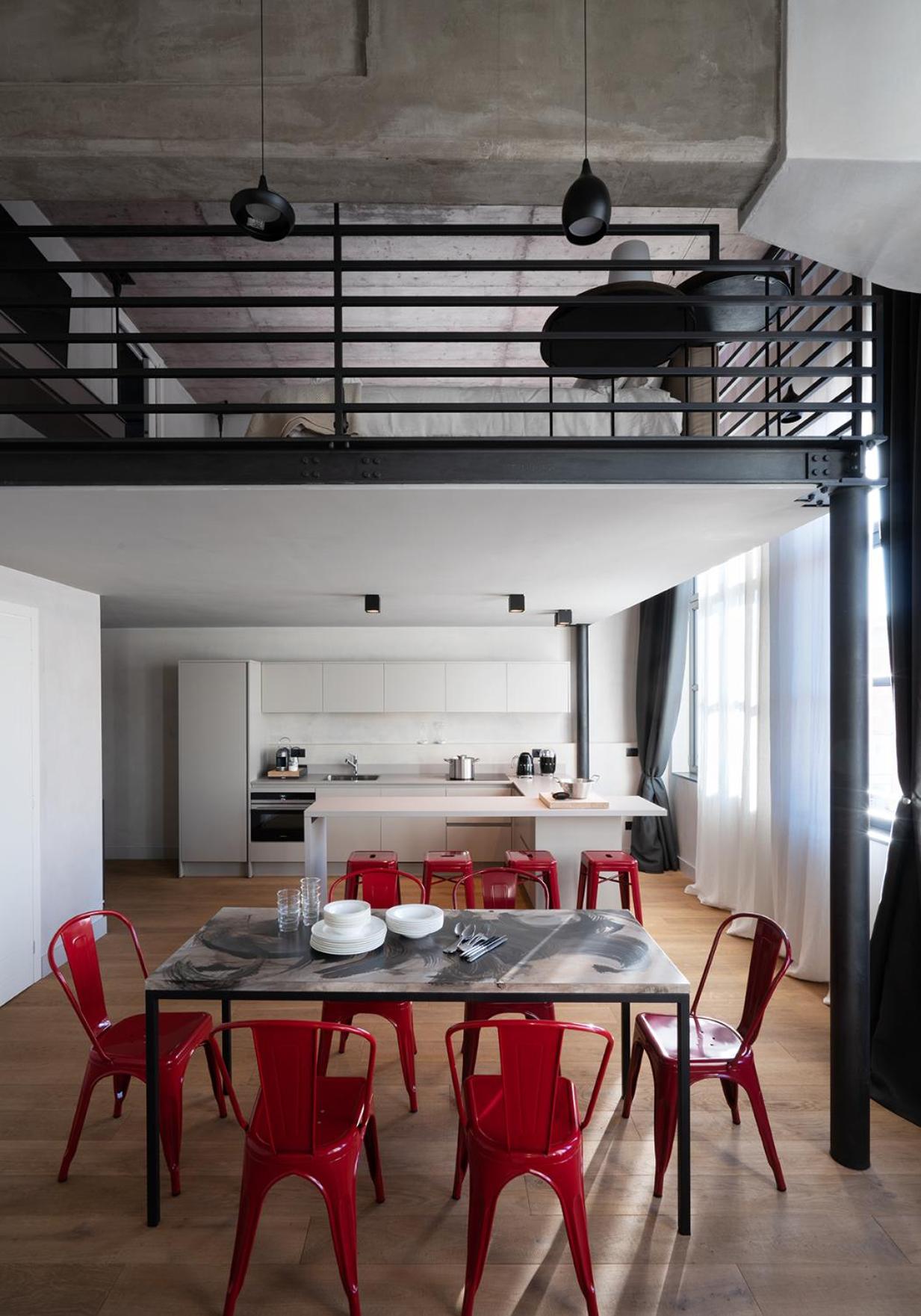 Apartment with Mountain View - Photo 2