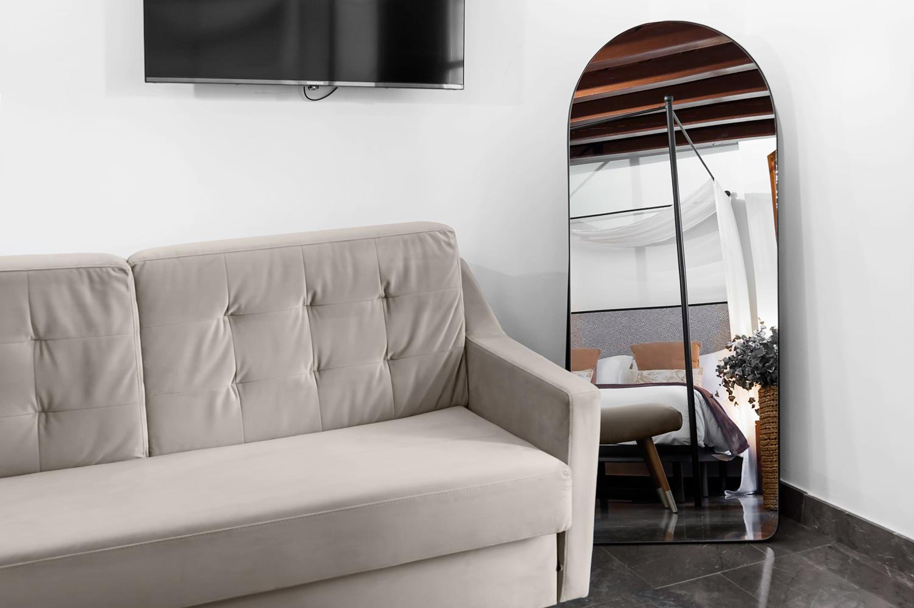 Superior Family Room photo 3