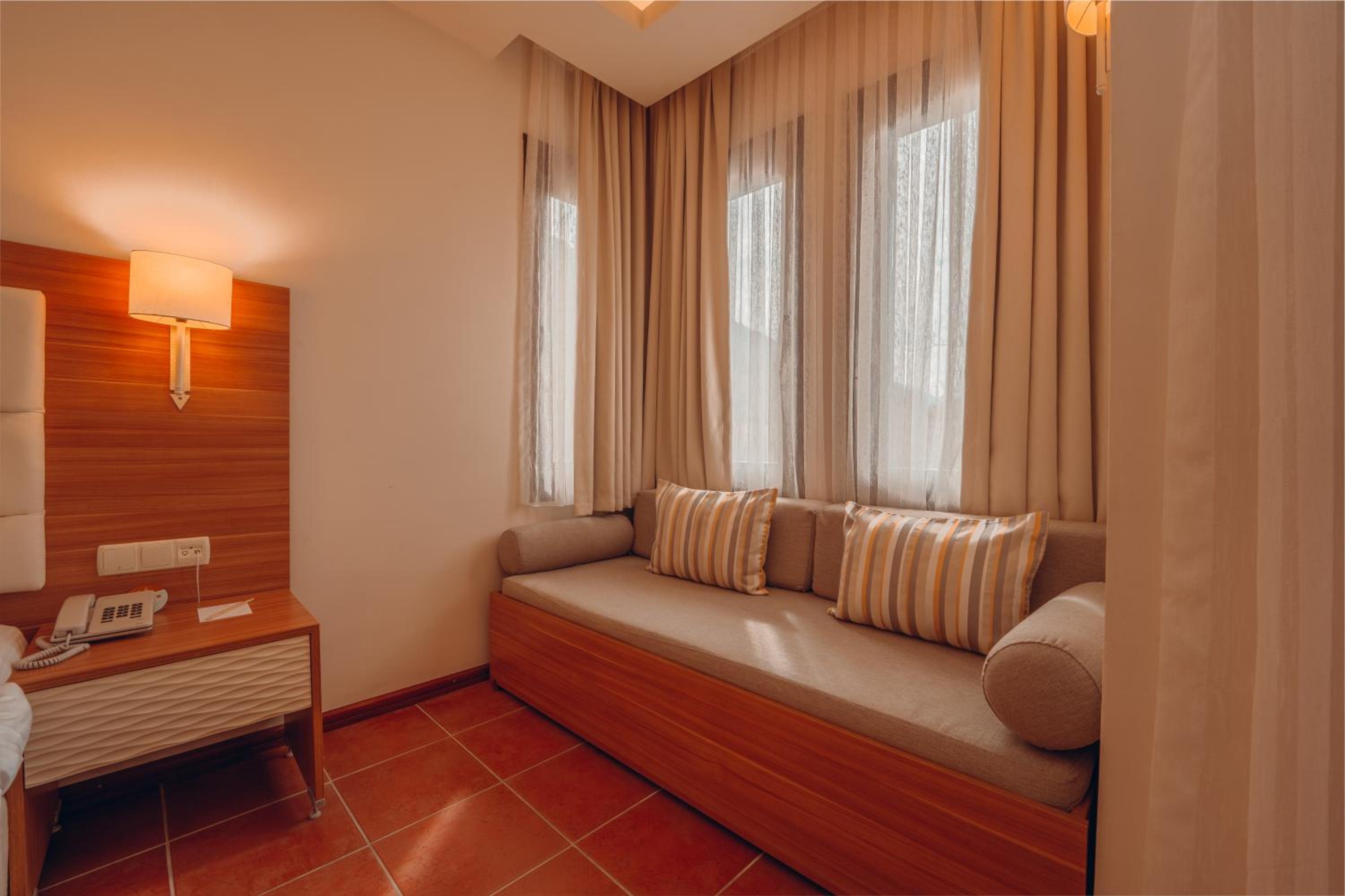 Standard Double or Twin Room - Photo 4