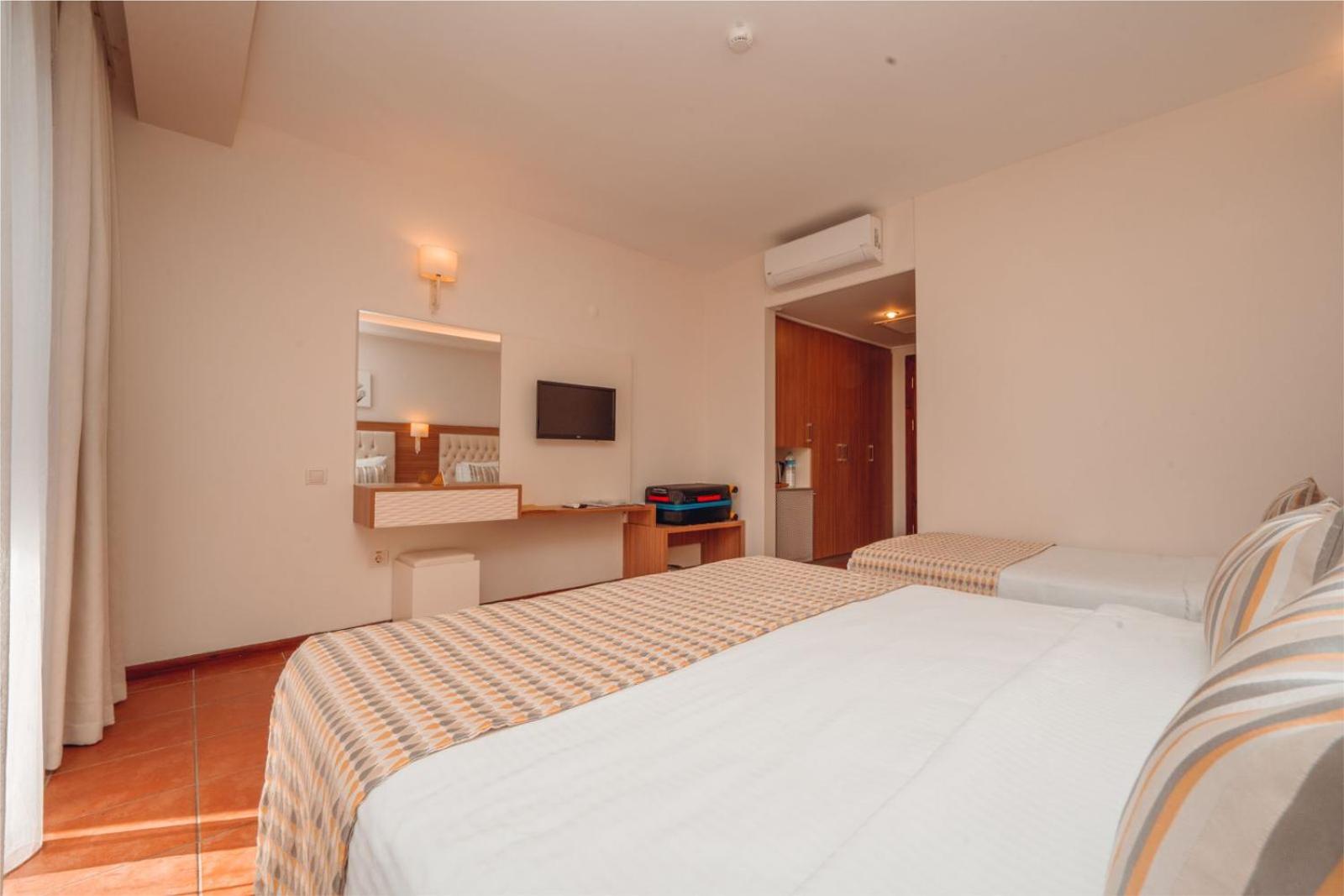 Triple Room - Photo 11