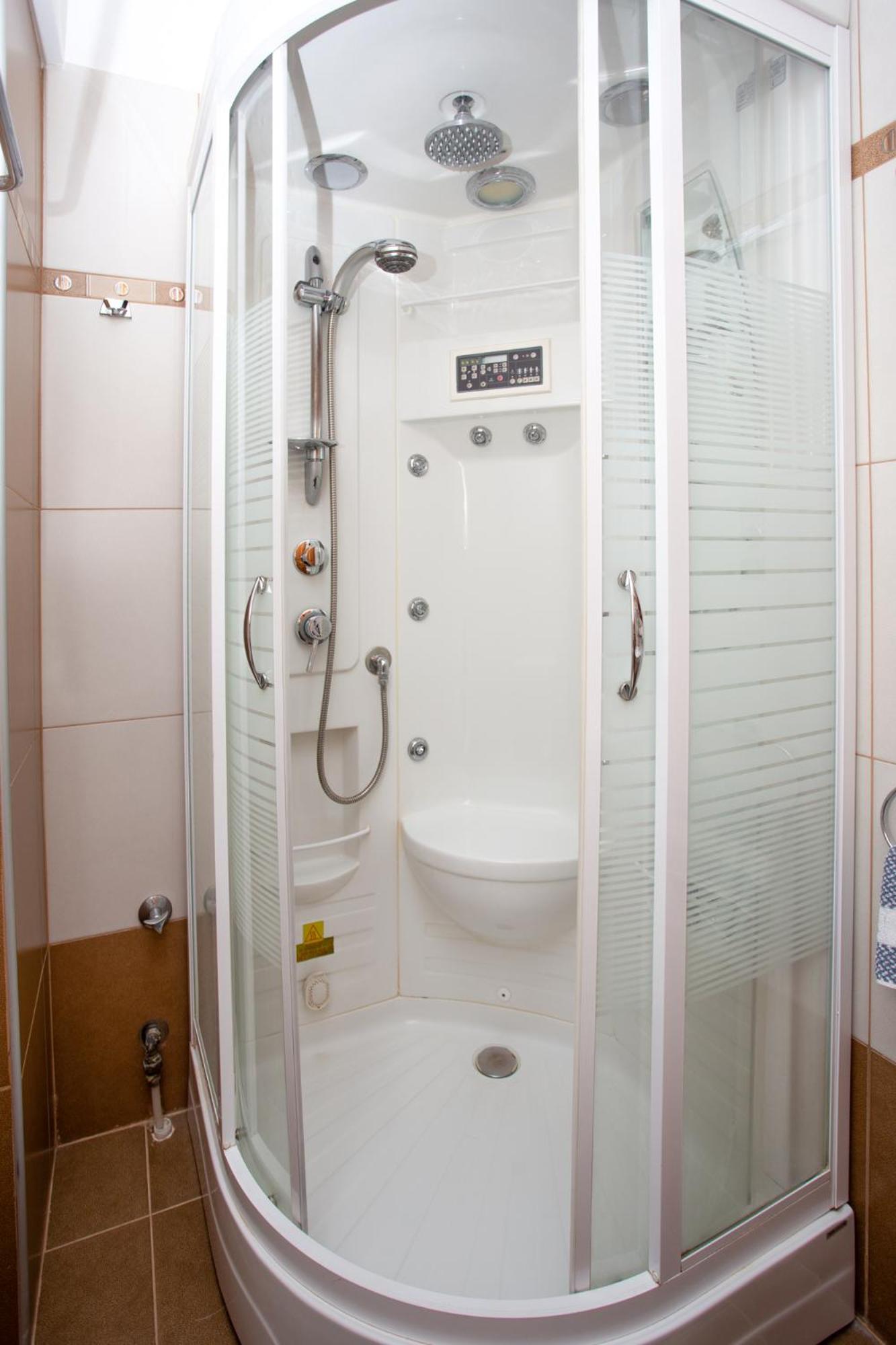 Suite with Fireplace and Spa Bath (6 Adults) photo 3