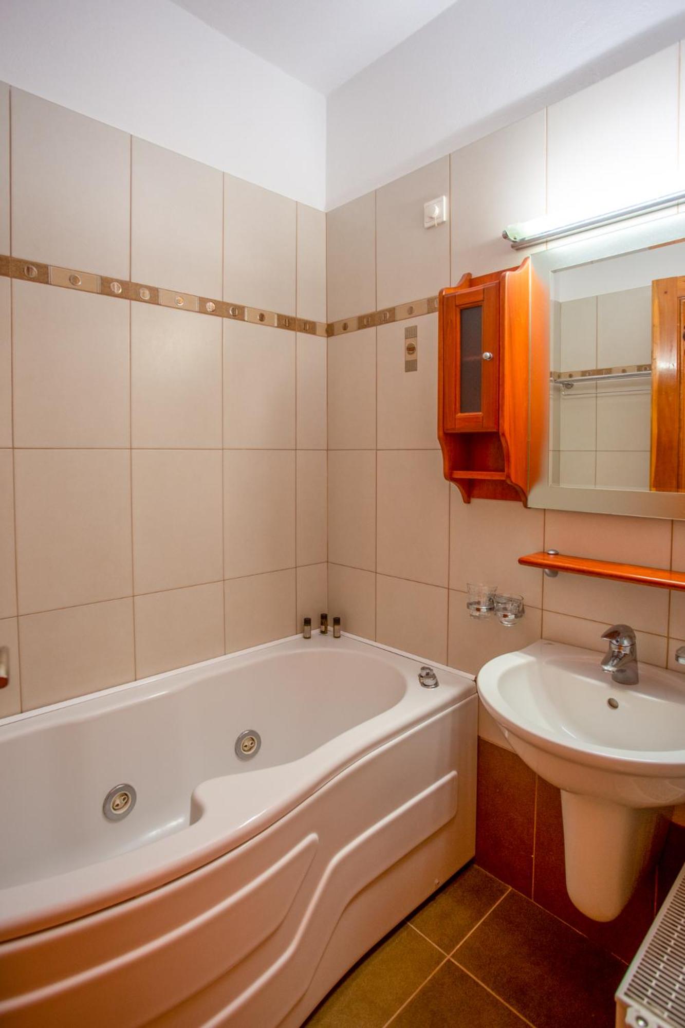 Double Room with Spa Bath photo 3