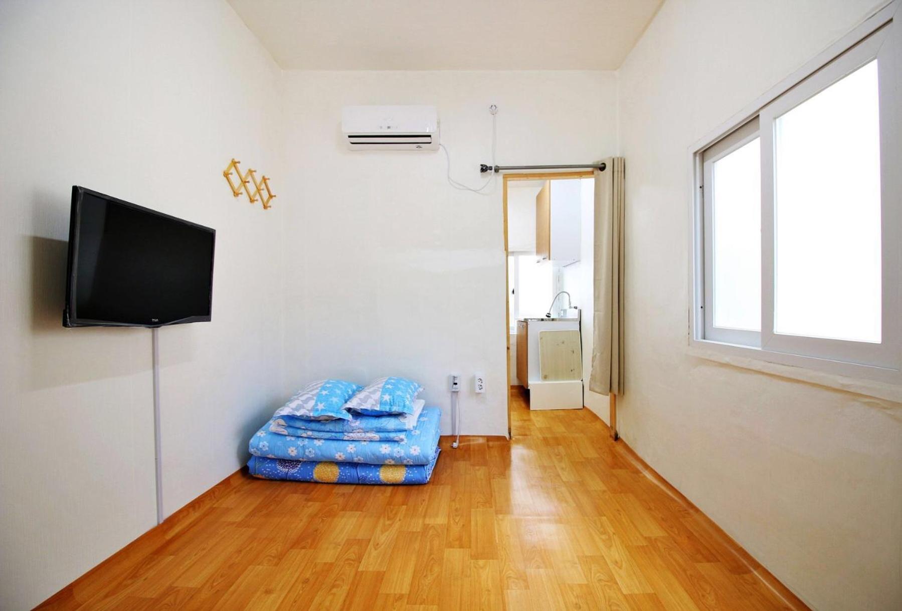 Twin Room with Private Bathroom - Photo 1
