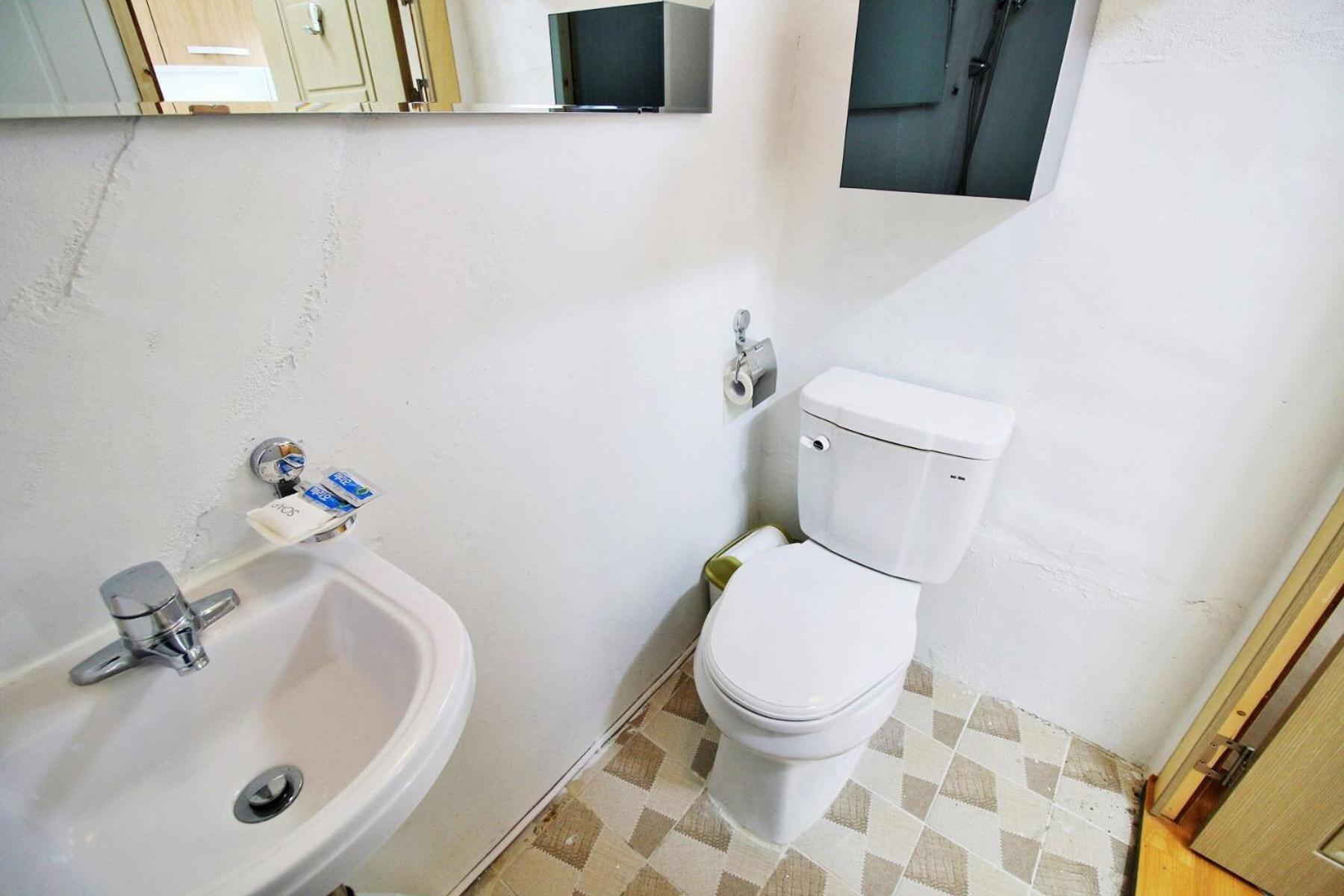 Family Room with Private Bathroom - Photo 5