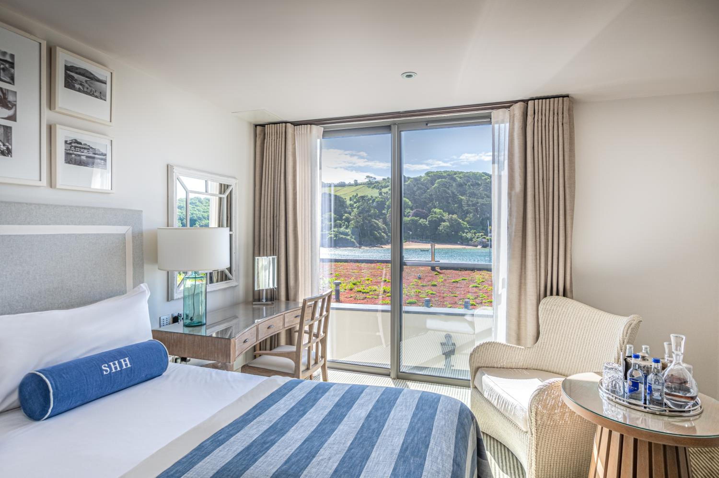 Double Room with Estuary Glimpse and Juliette Balcony photo 2