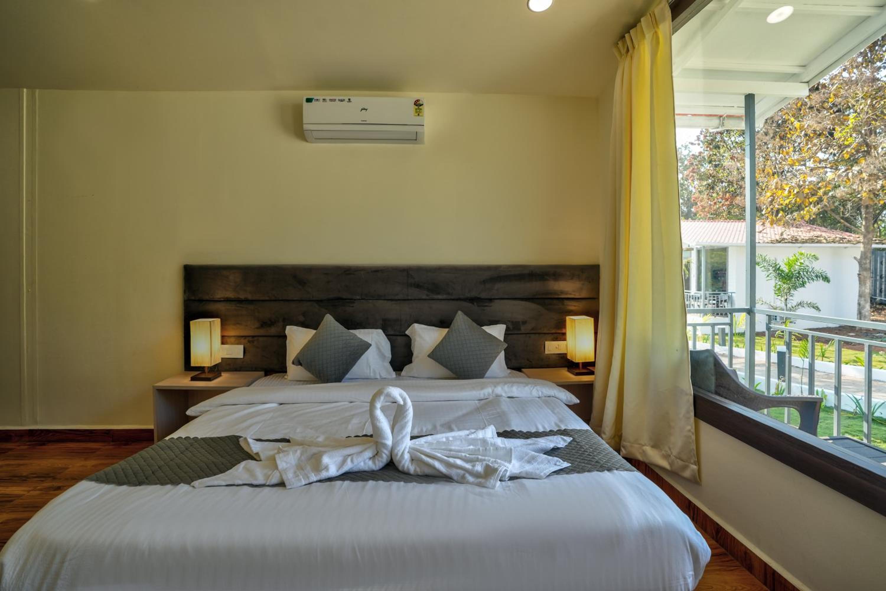 Double Room with Pool View photo 1