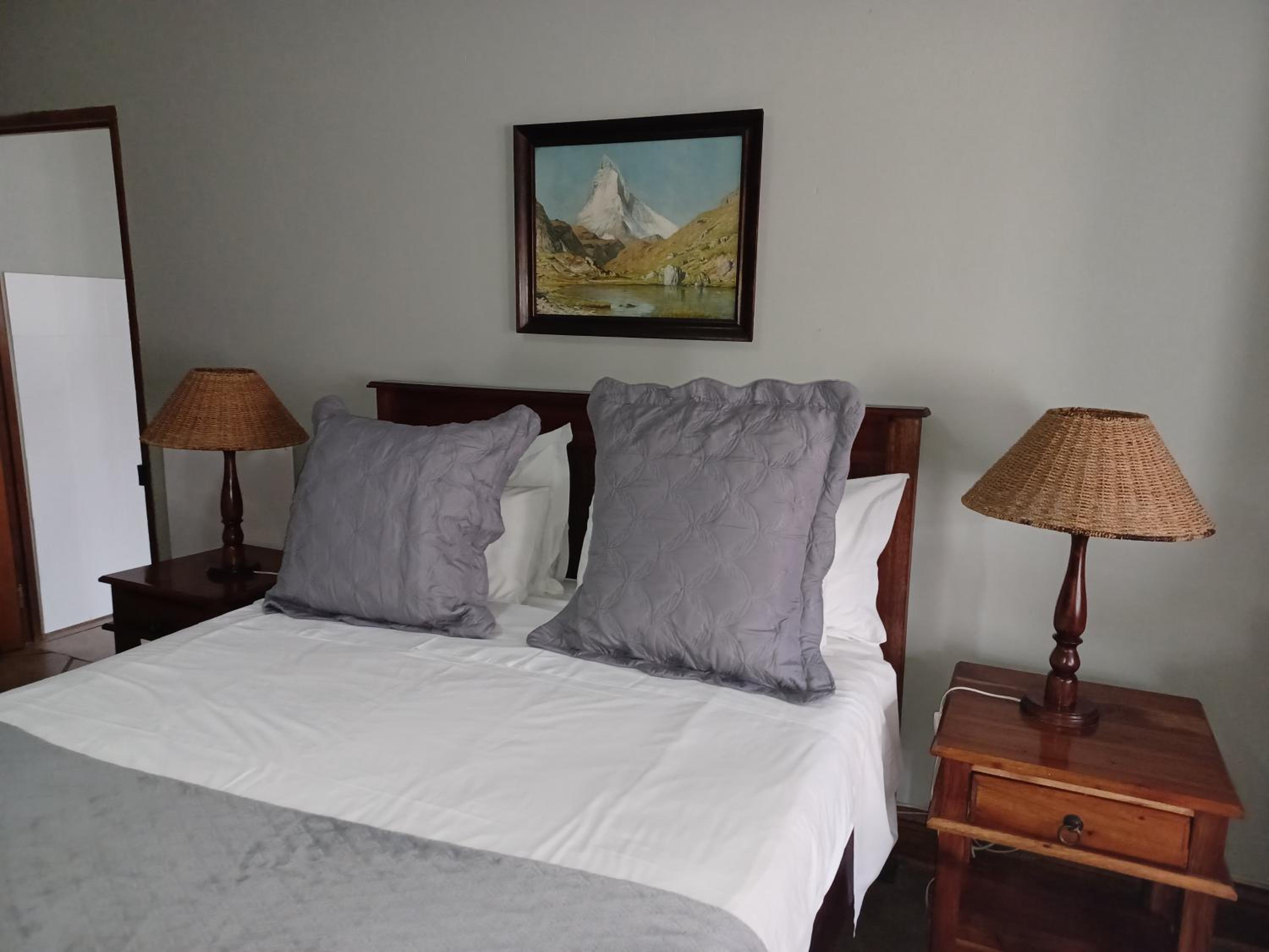 Downstairs Standard Family with a queen and twin beds off conservatory garden  - Photo 2