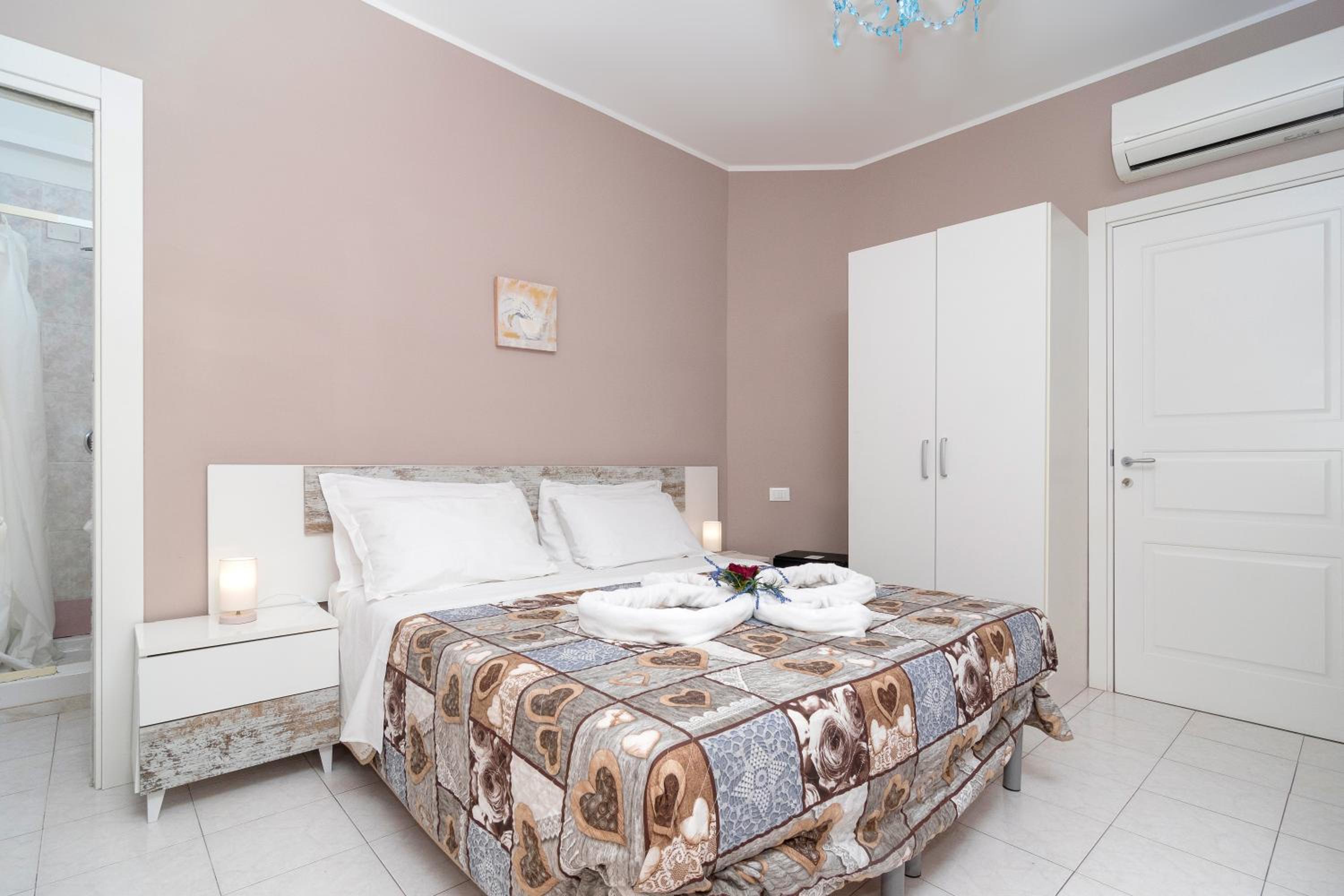 Double Room - Photo 7