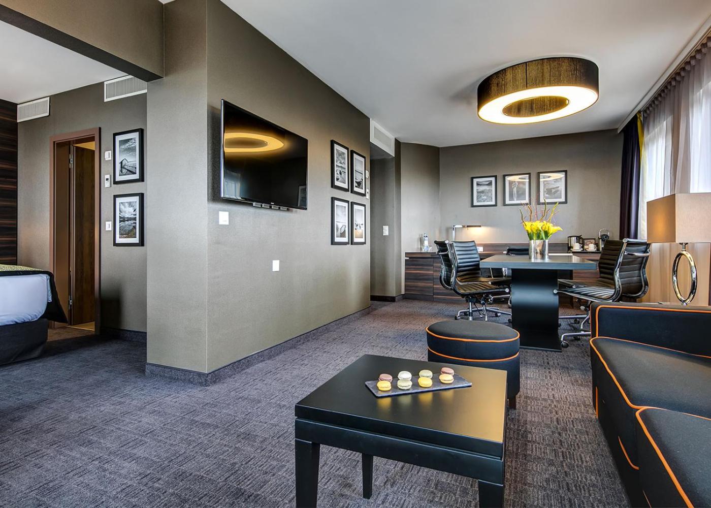 Suite with Lake View - Photo 1