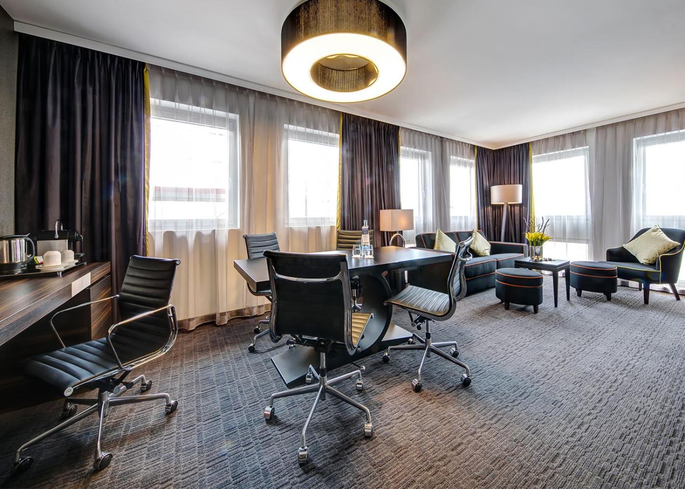 Suite with Lake View - Photo 4