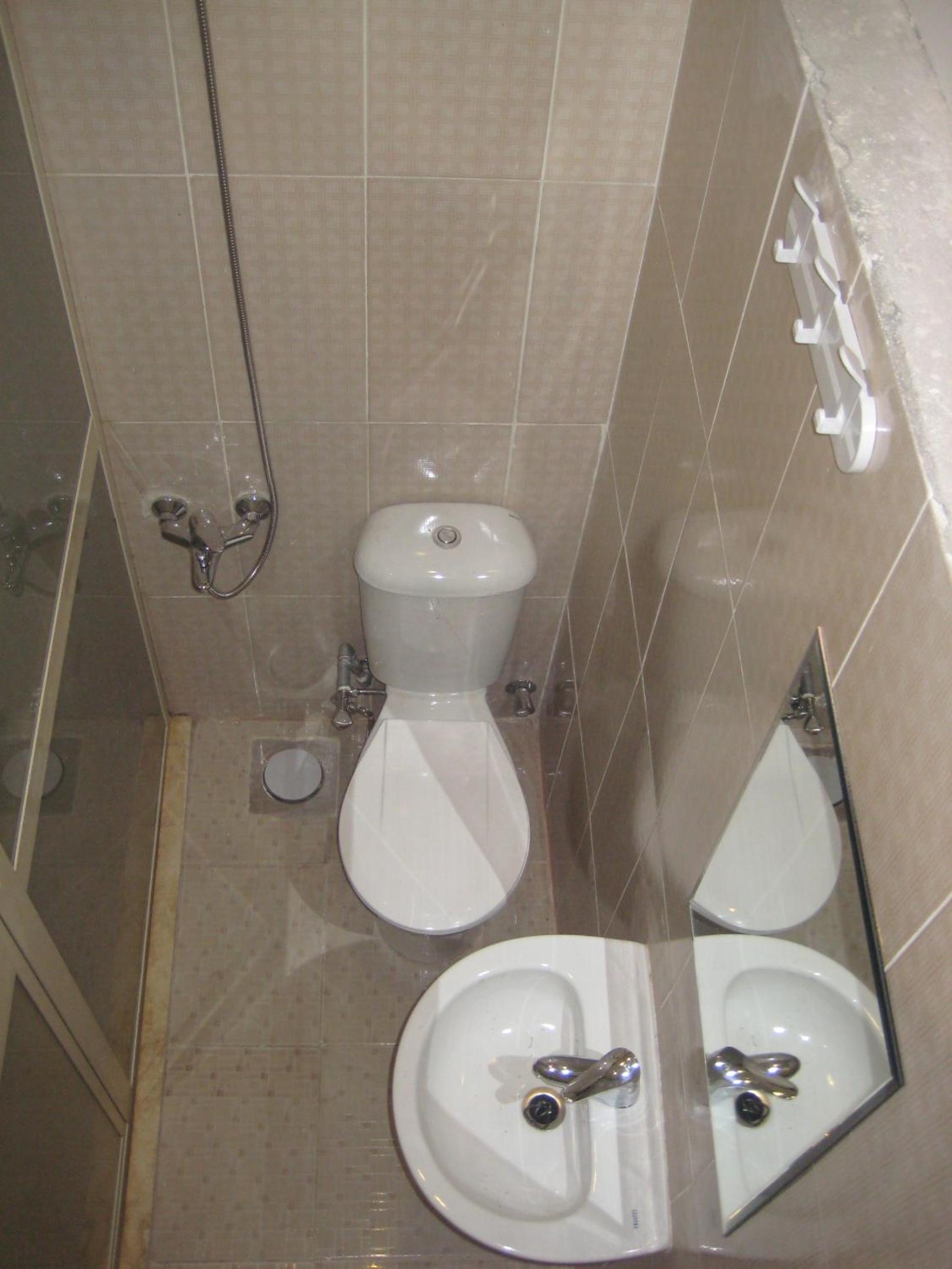 Single Room with Bathroom and Fan photo 2