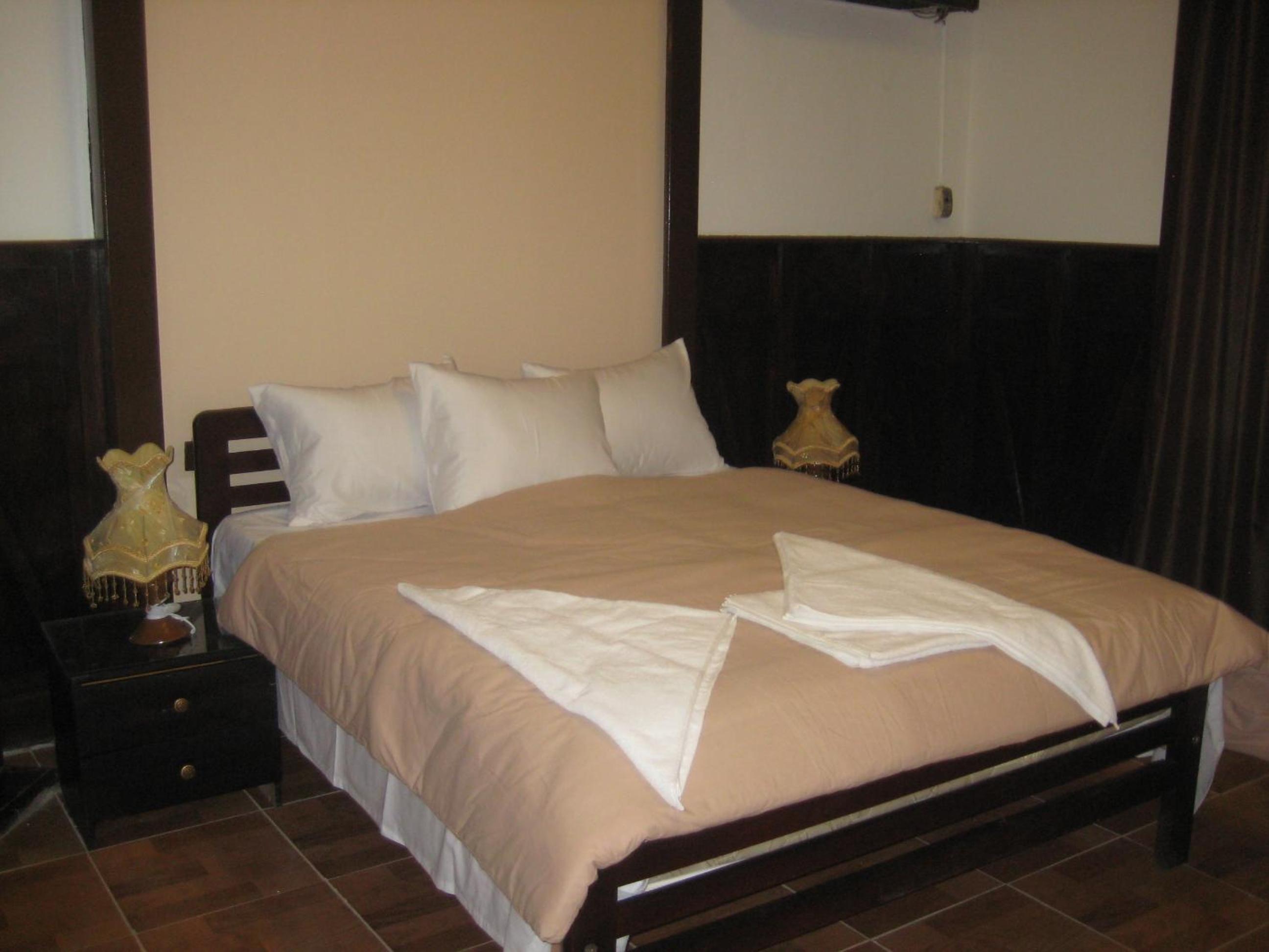 Single Room with Bathroom and Fan photo 1