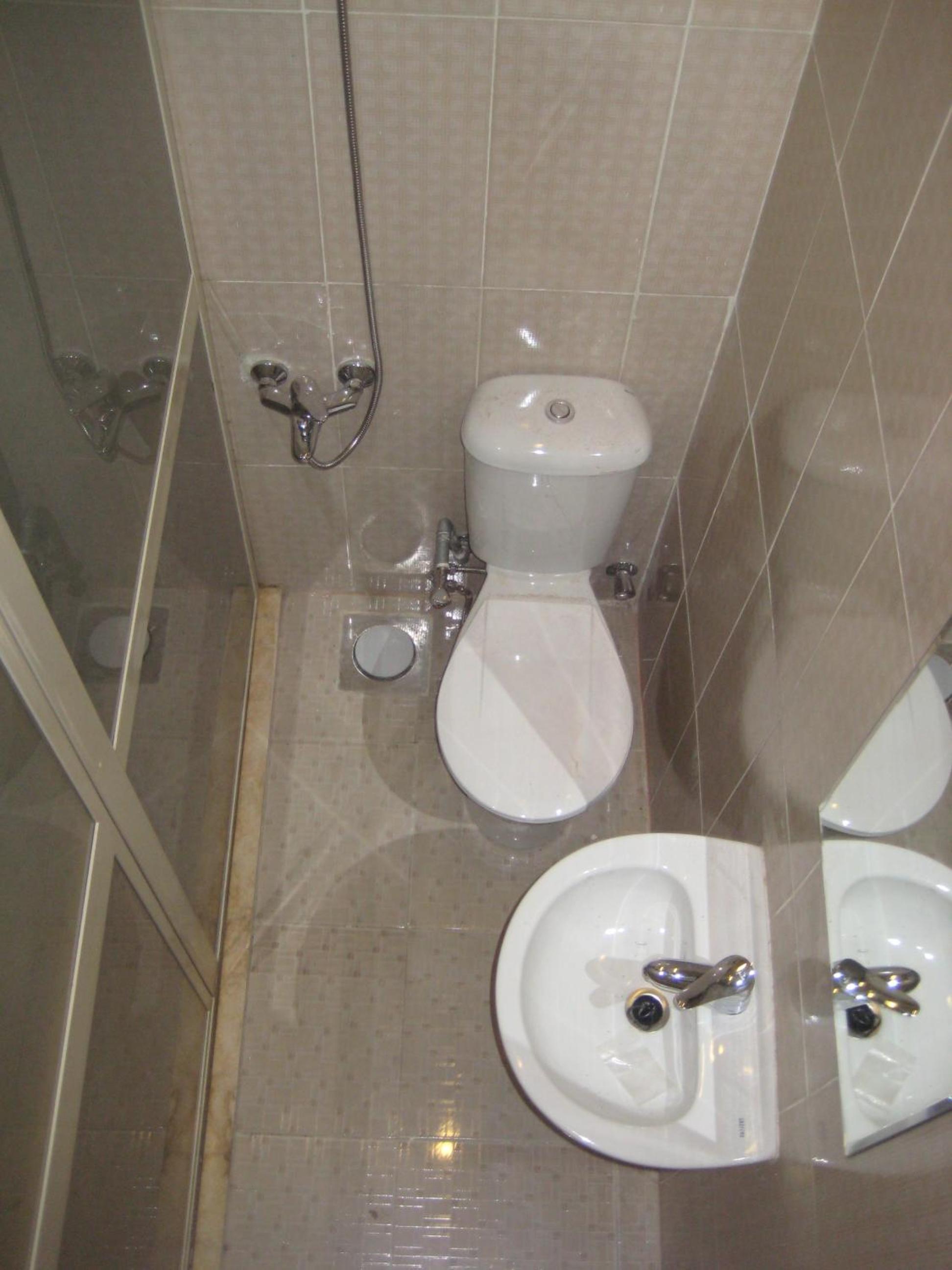 Single Room with Bathroom and Fan photo 3