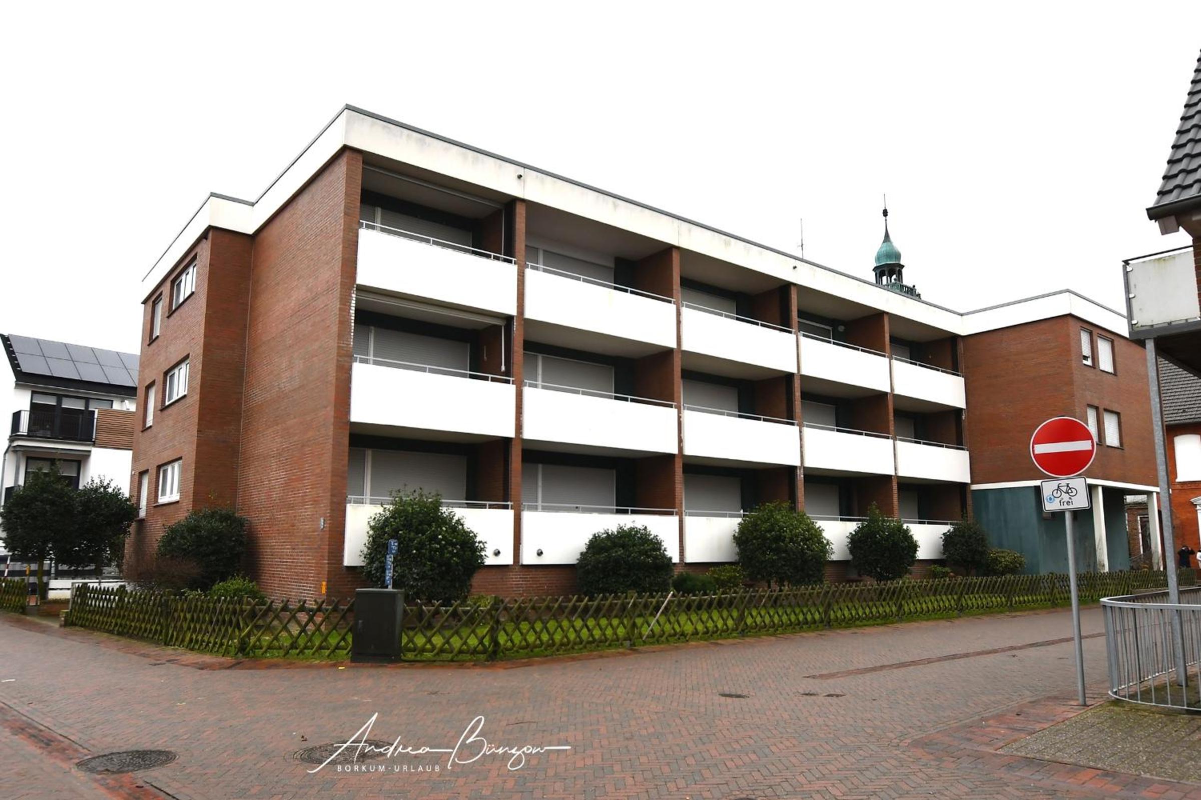 Apartment with Balcony photo 2