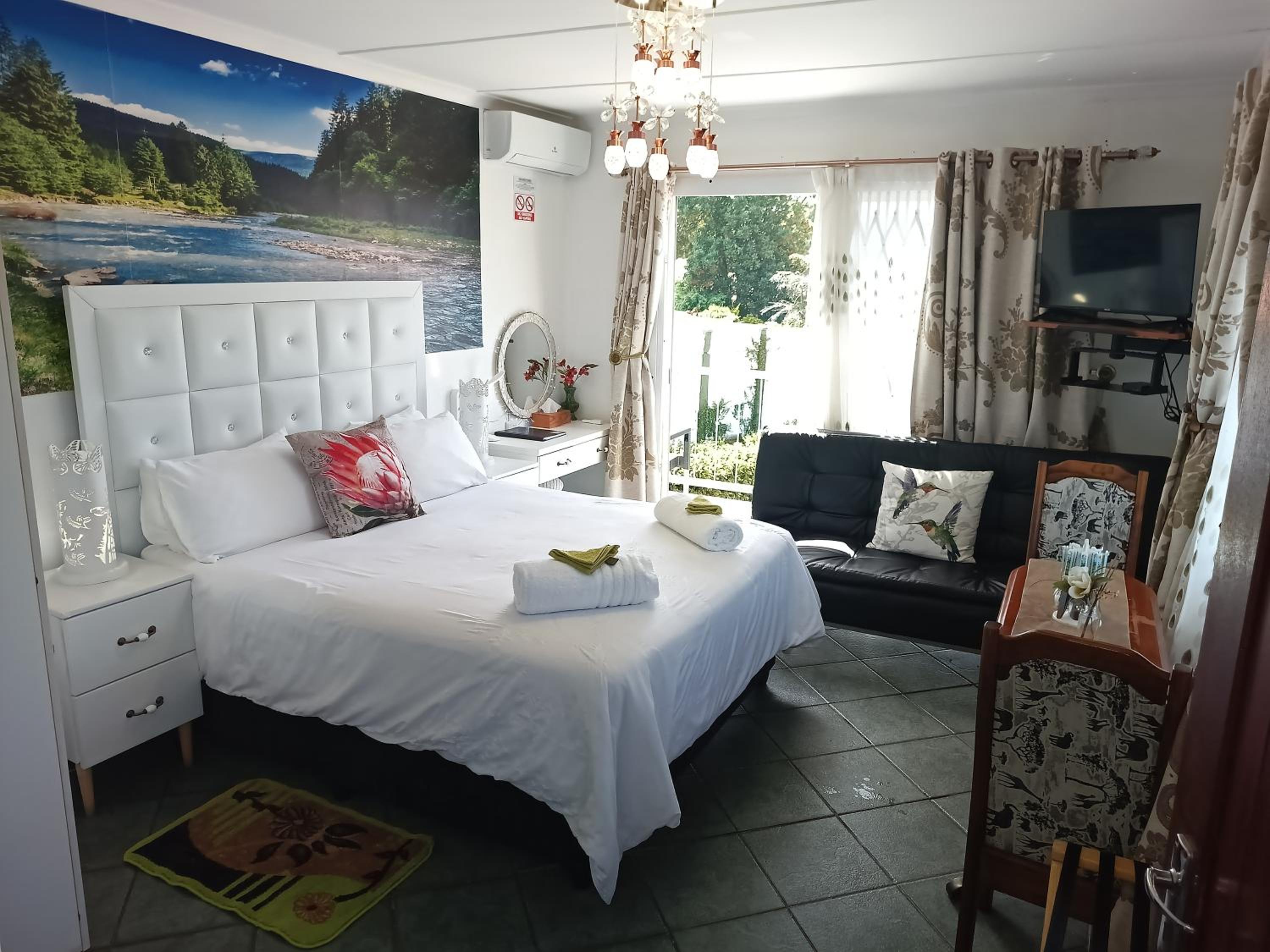 Executive Suite - Photo 14