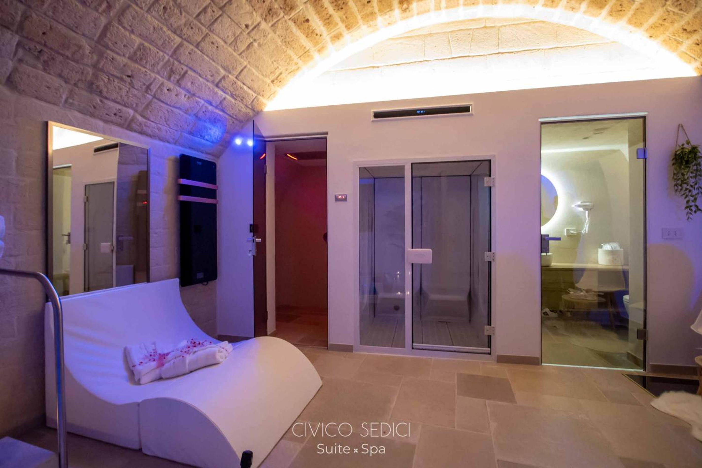 Deluxe Suite with Spa Bath photo 2