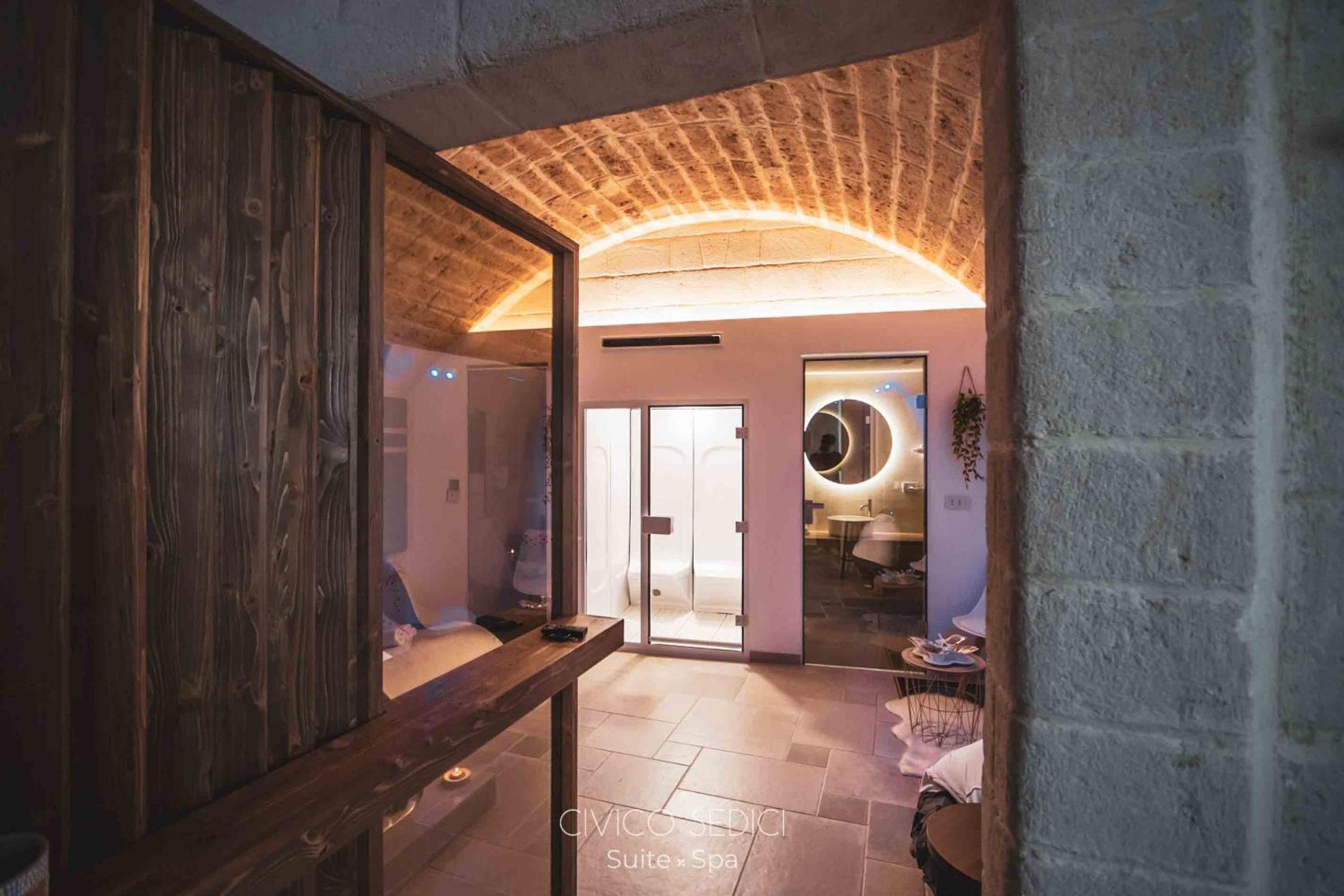 Deluxe Suite with Spa Bath photo 1