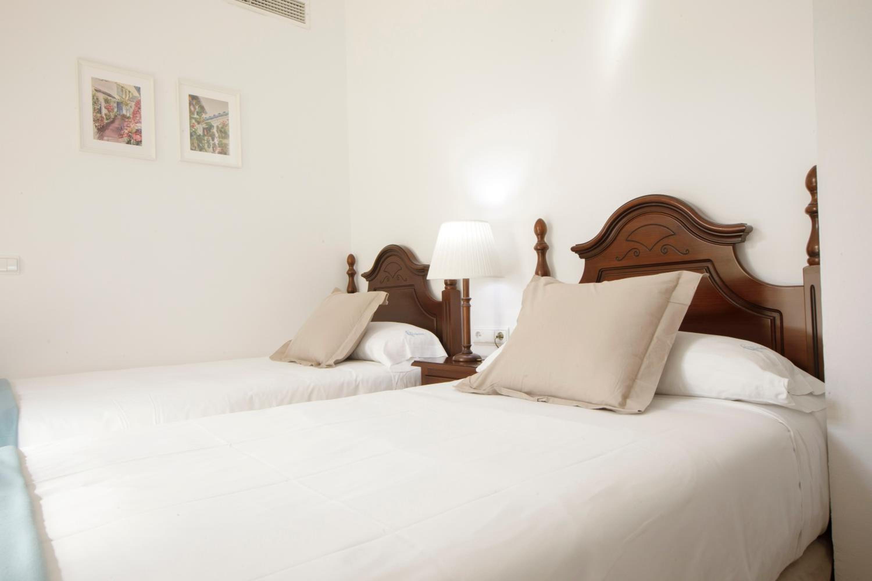 Twin  Room - Photo 5