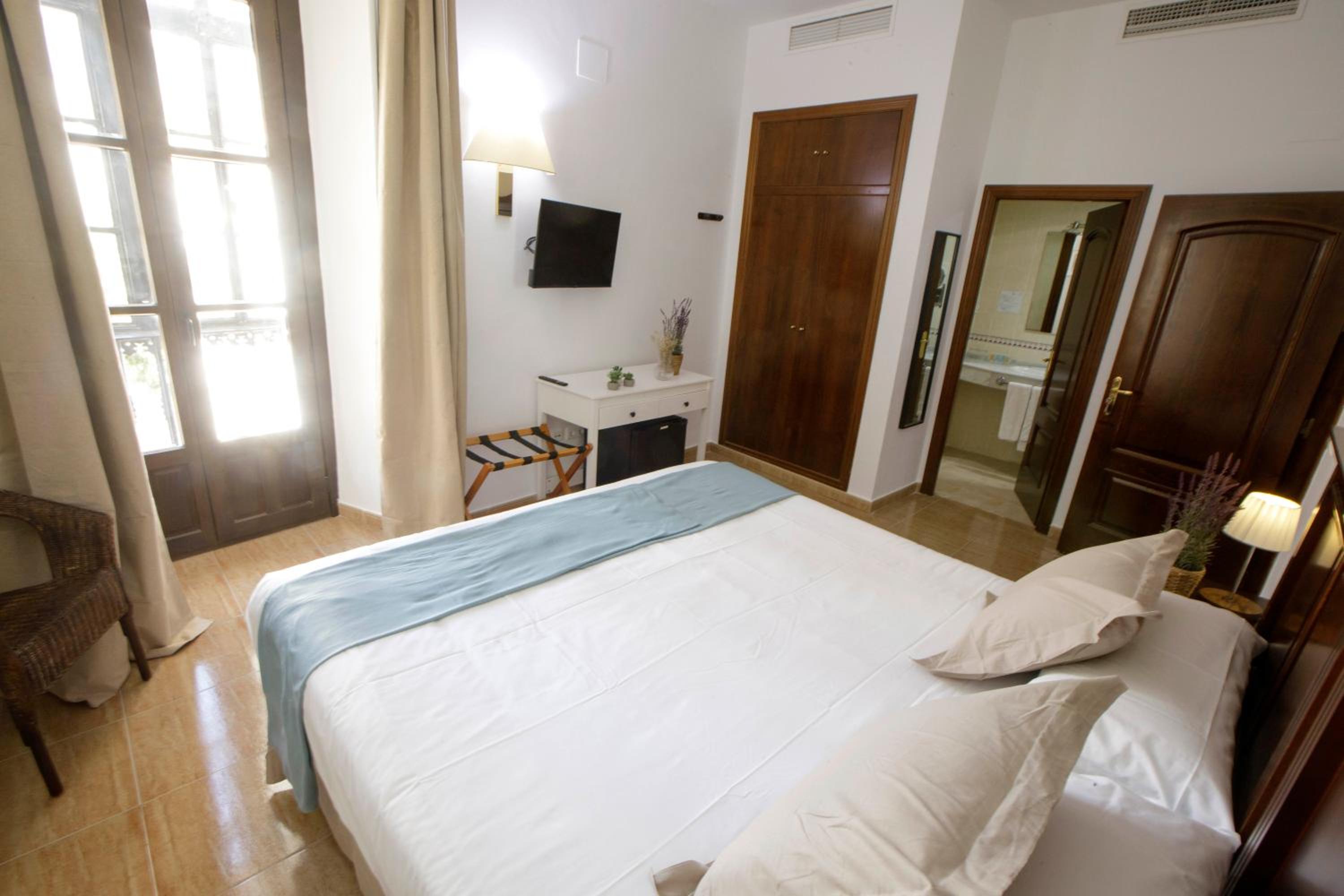 Double Room - Photo 2
