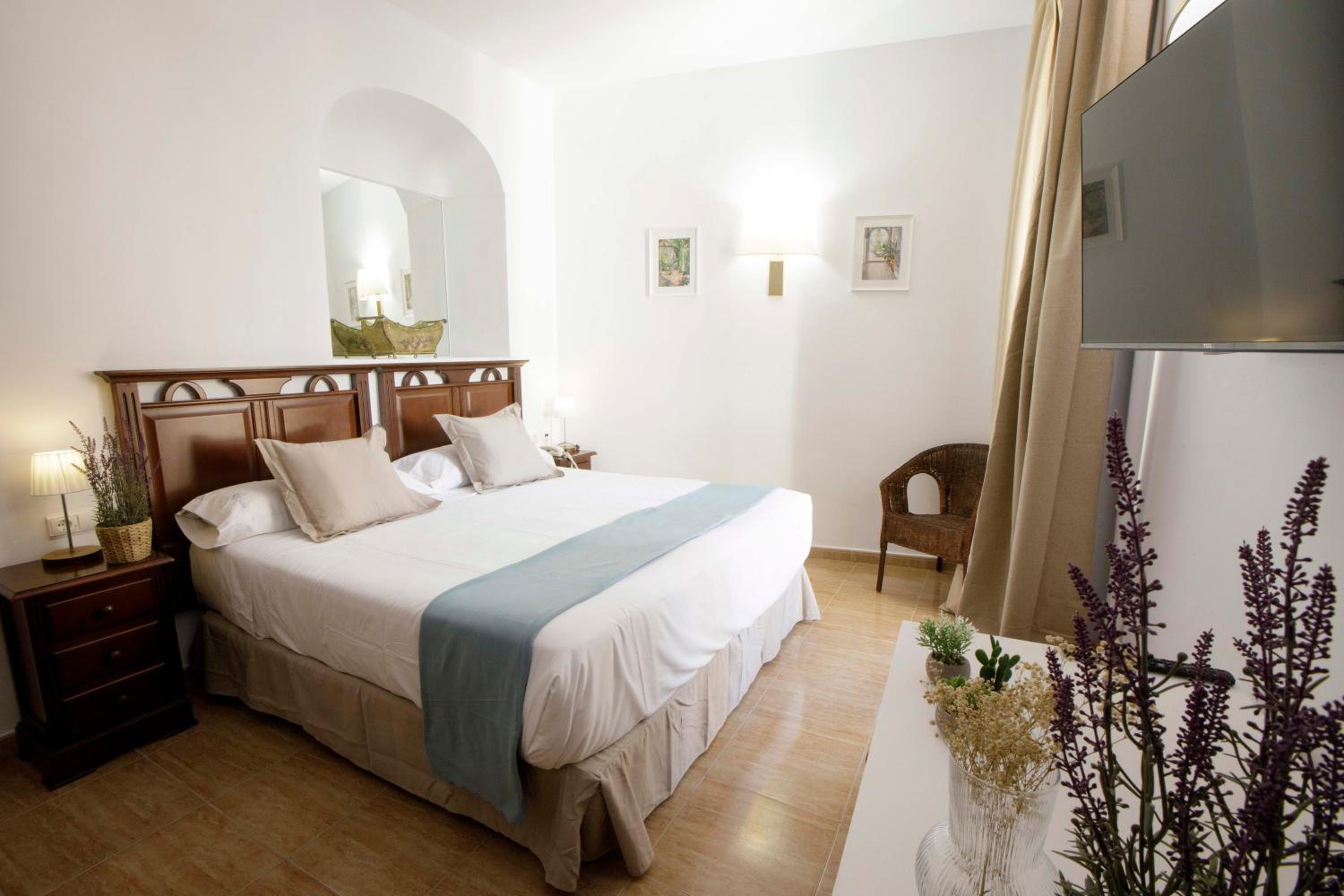 Double Room - Photo 6