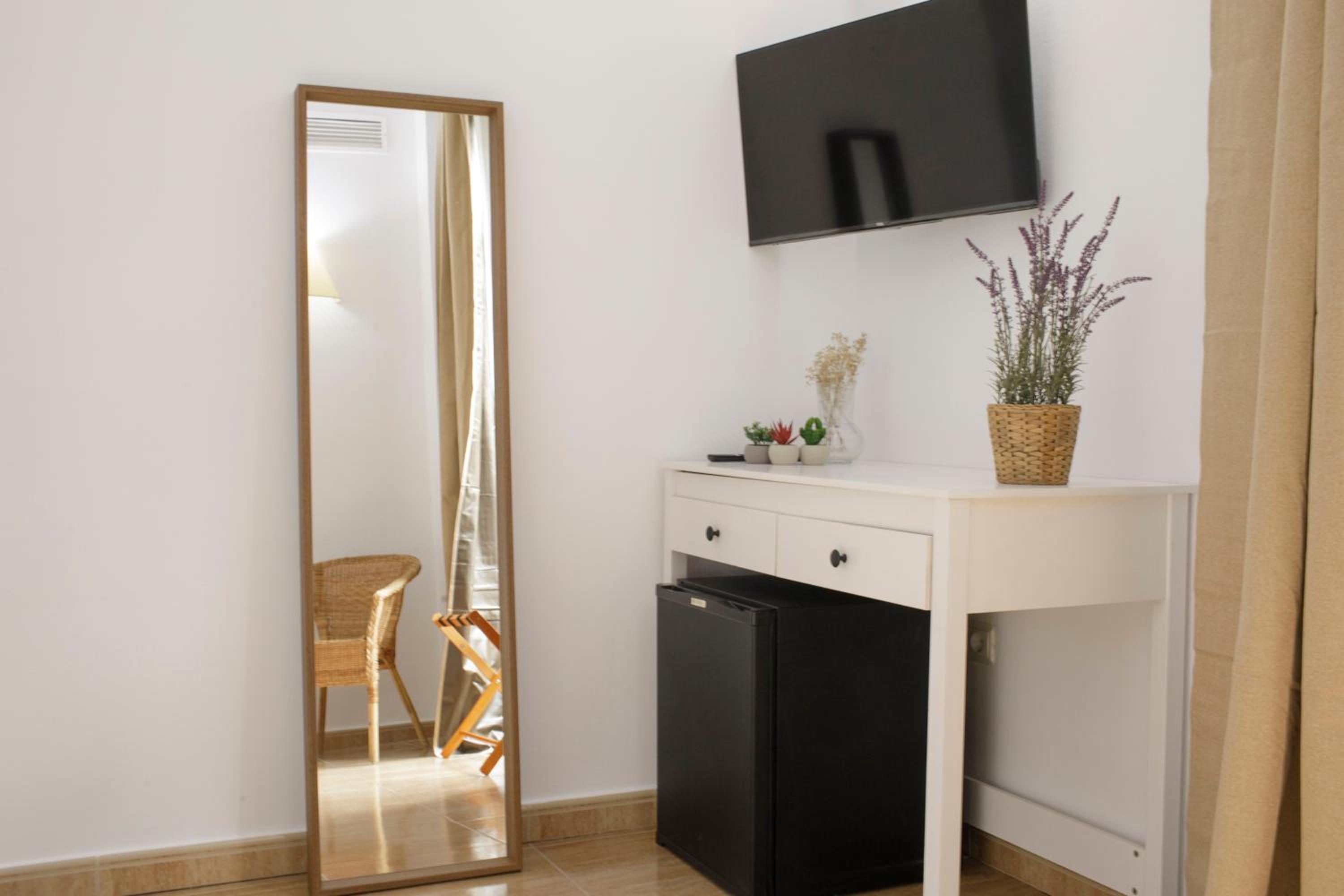 Quadruple Room - Photo 7