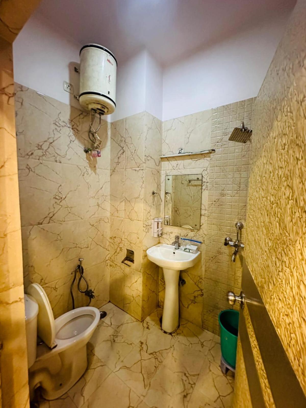 Suite - Photo 9