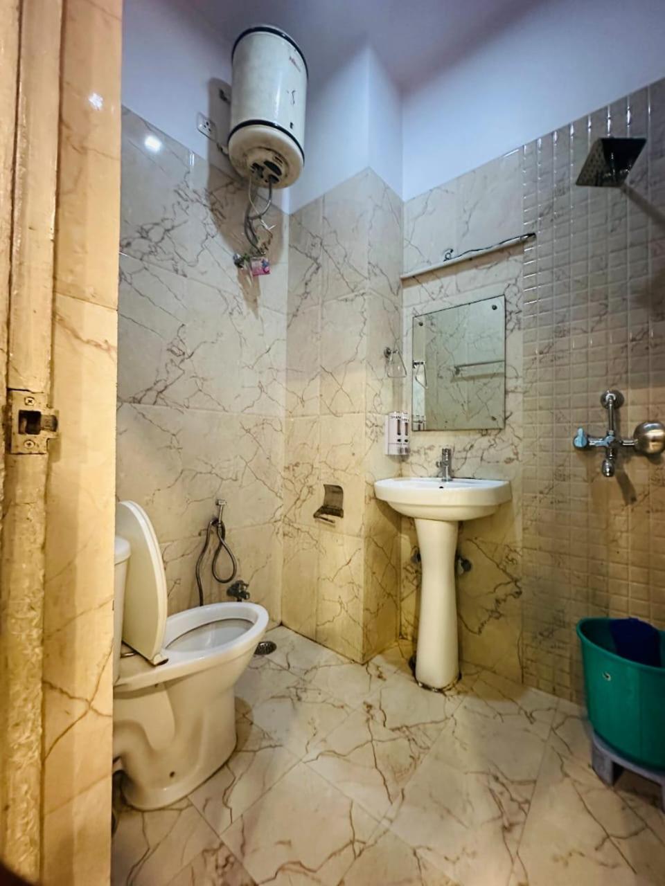 Suite - Photo 10