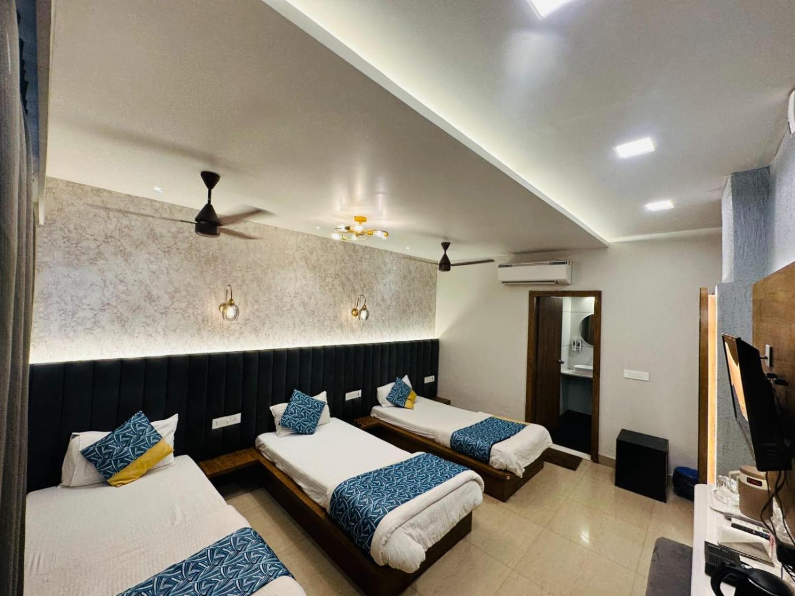 Triple Room with View - Photo 1