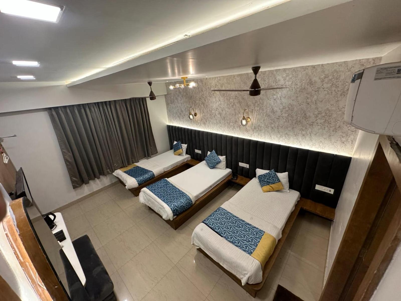 Triple Room with View - Photo 7