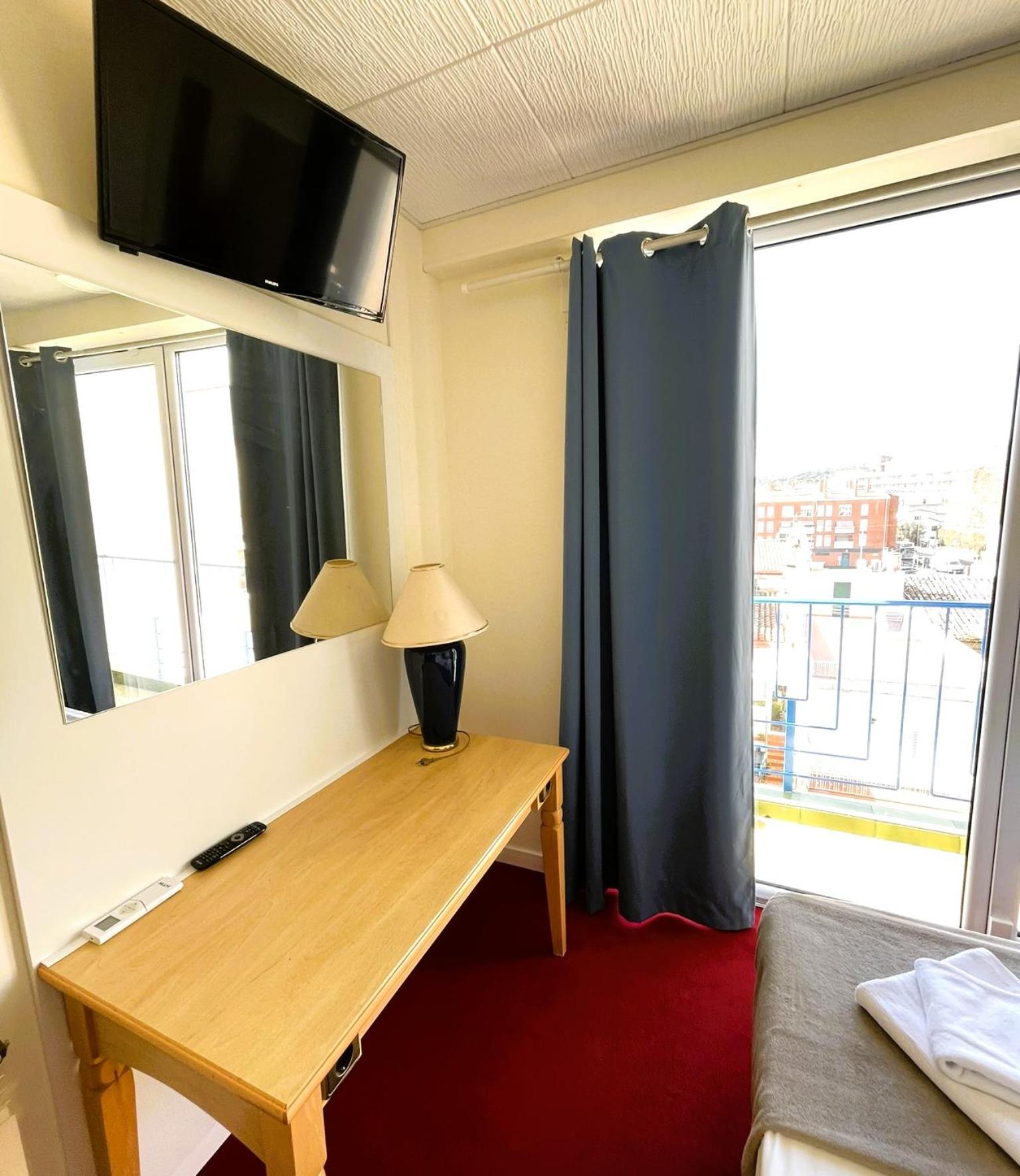 Deluxe Double Room with Balcony photo 2