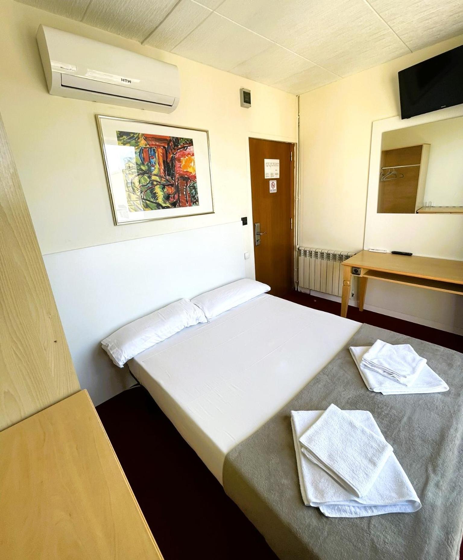 Deluxe Double Room with Balcony photo 3