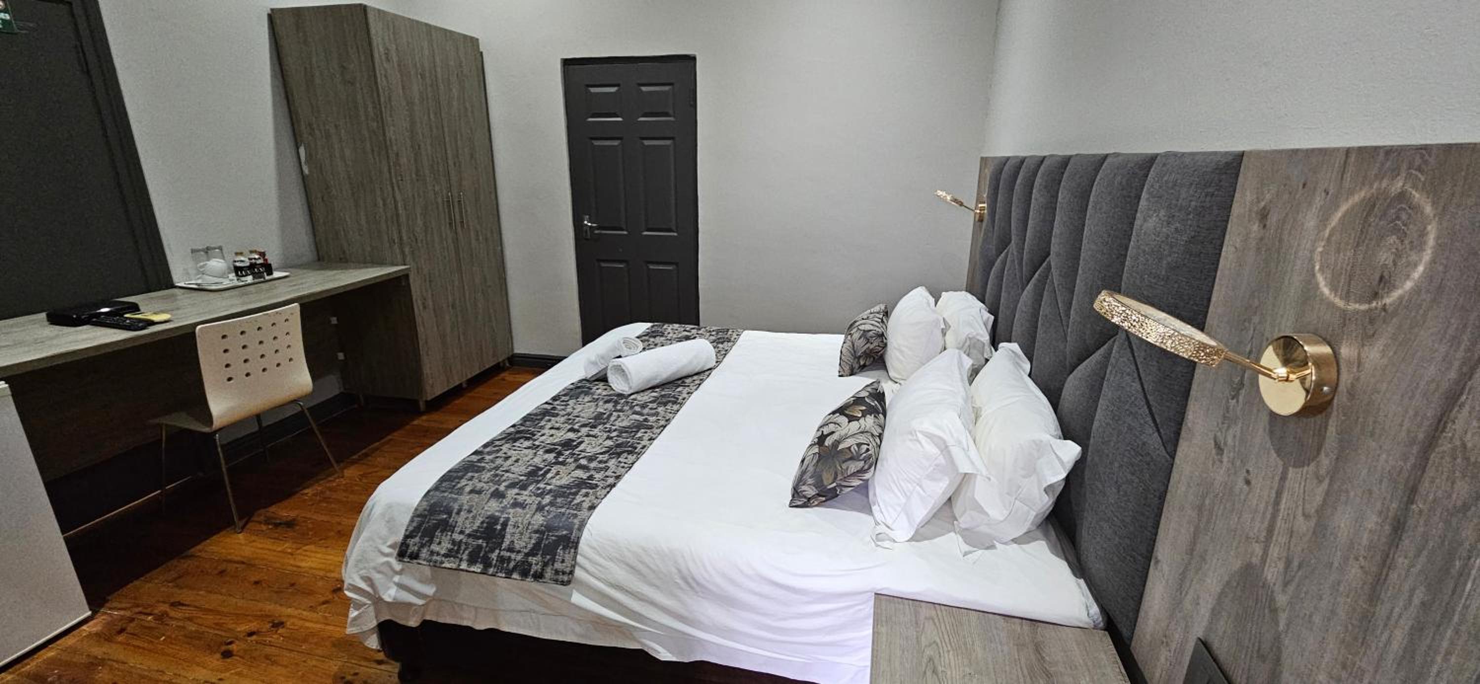 Deluxe Family Suite photo 2