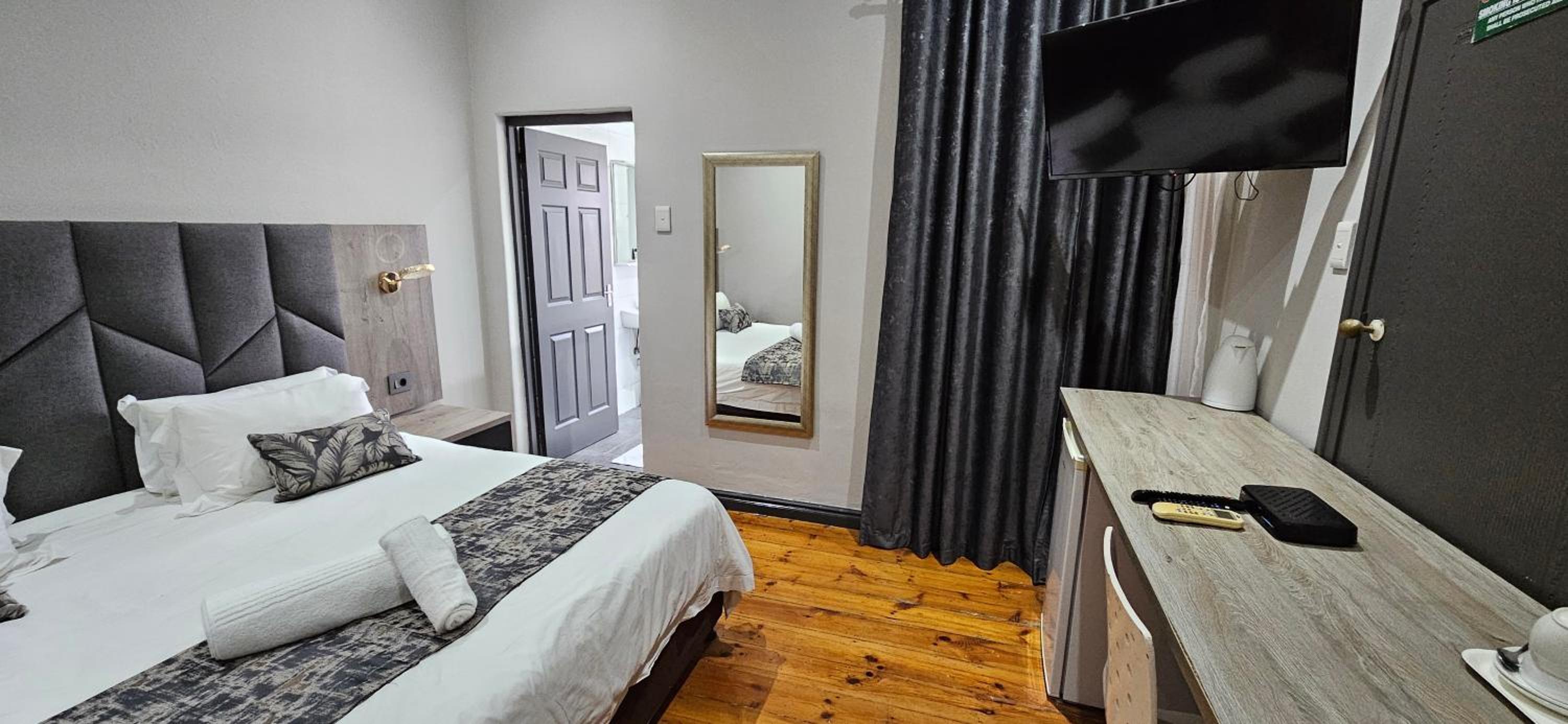 Deluxe Family Suite photo 1