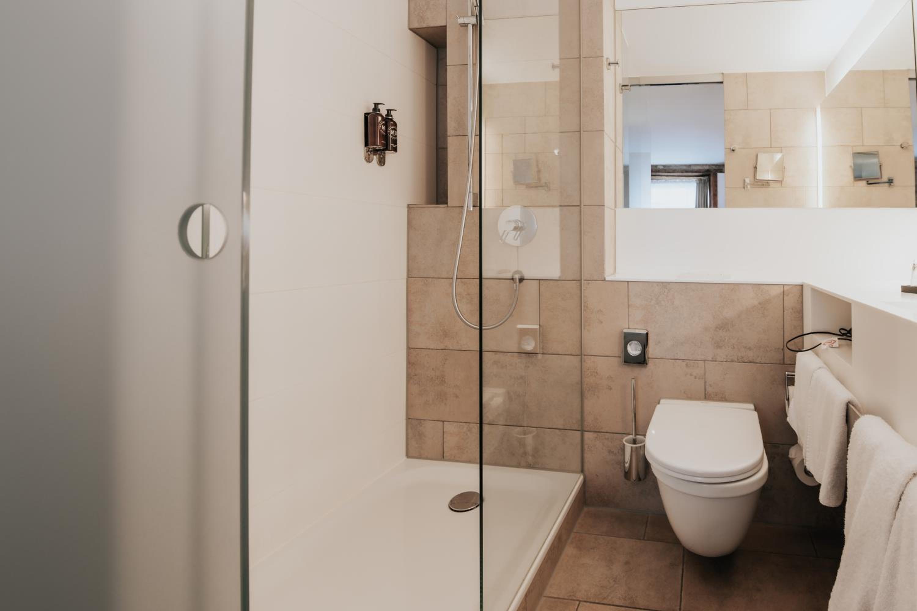 Double Room - Photo 11