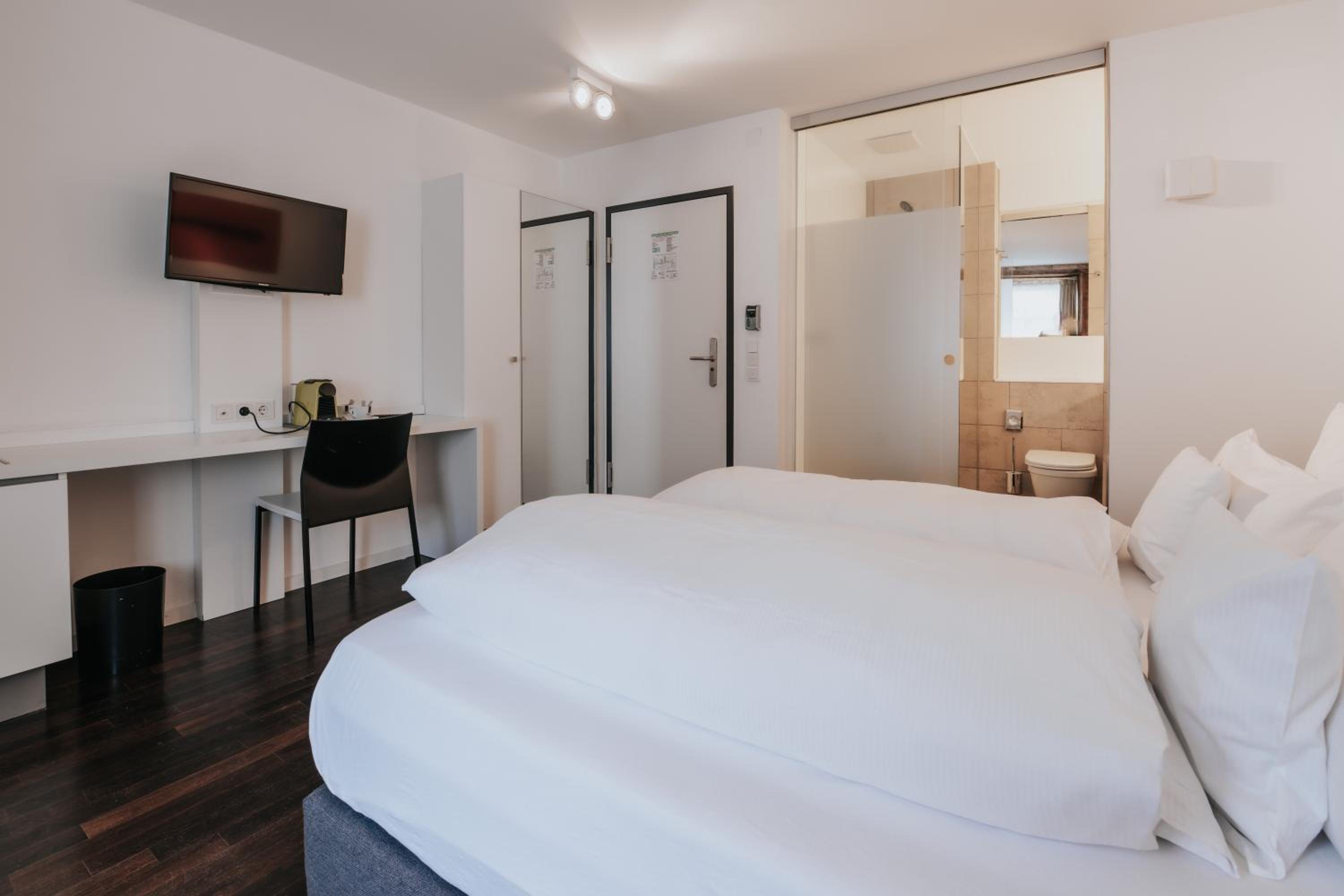 Double Room - Photo 1