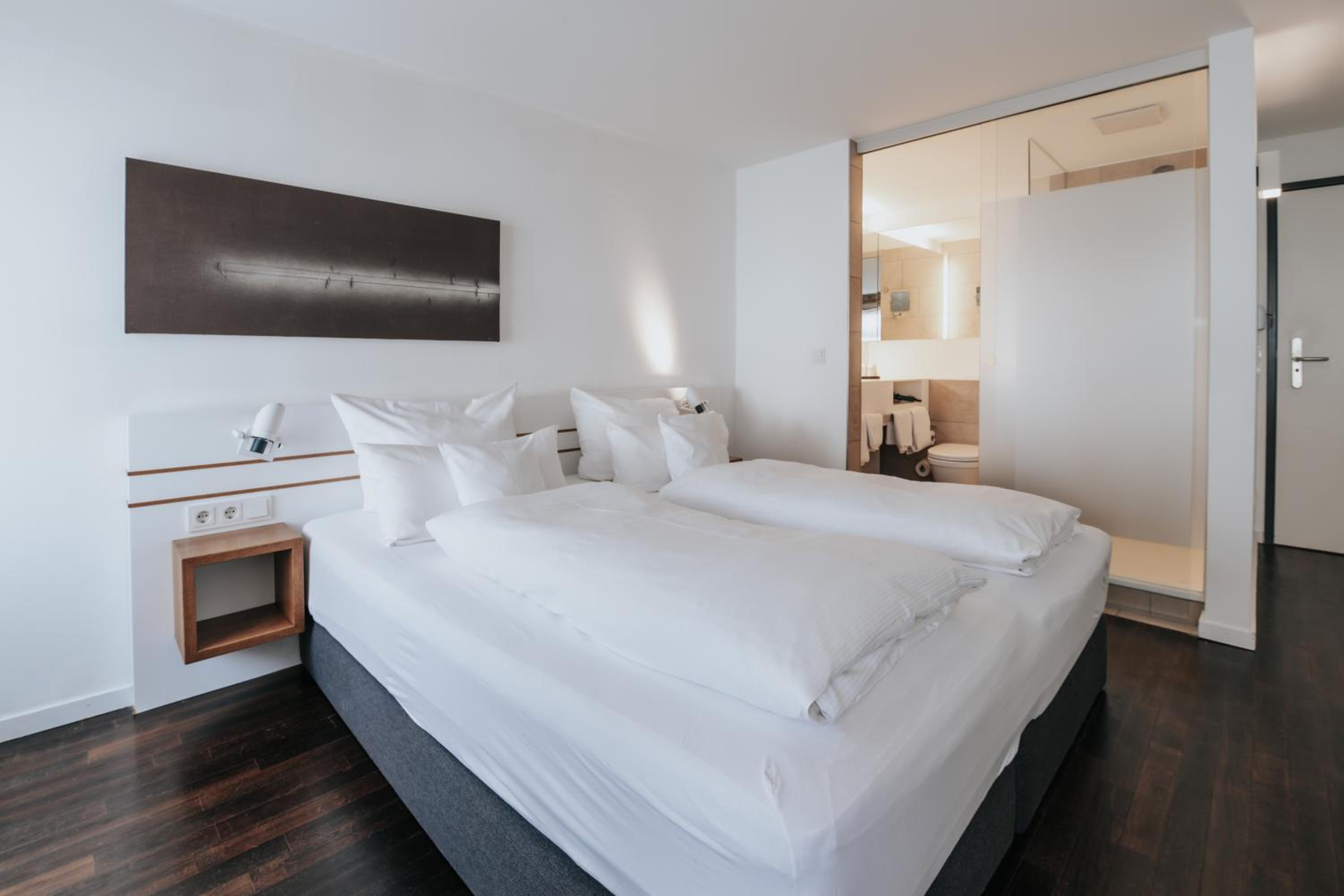 Double Room - Photo 8