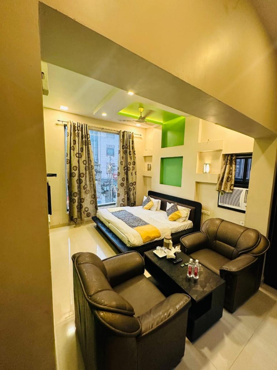 Suite - Photo 1