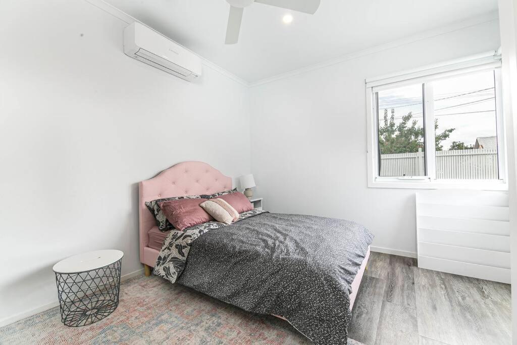 Five-Bedroom House photo 3