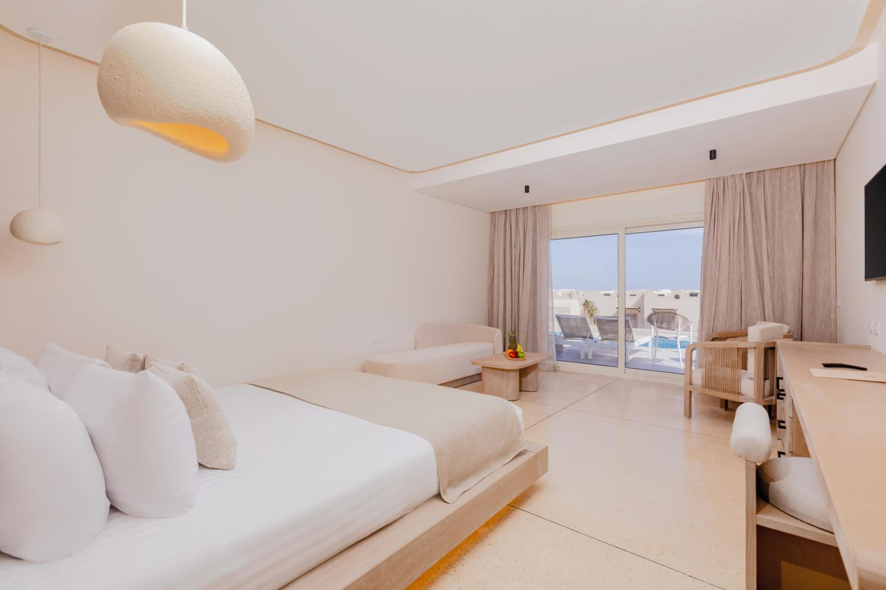 Junior Pool Suite photo 2