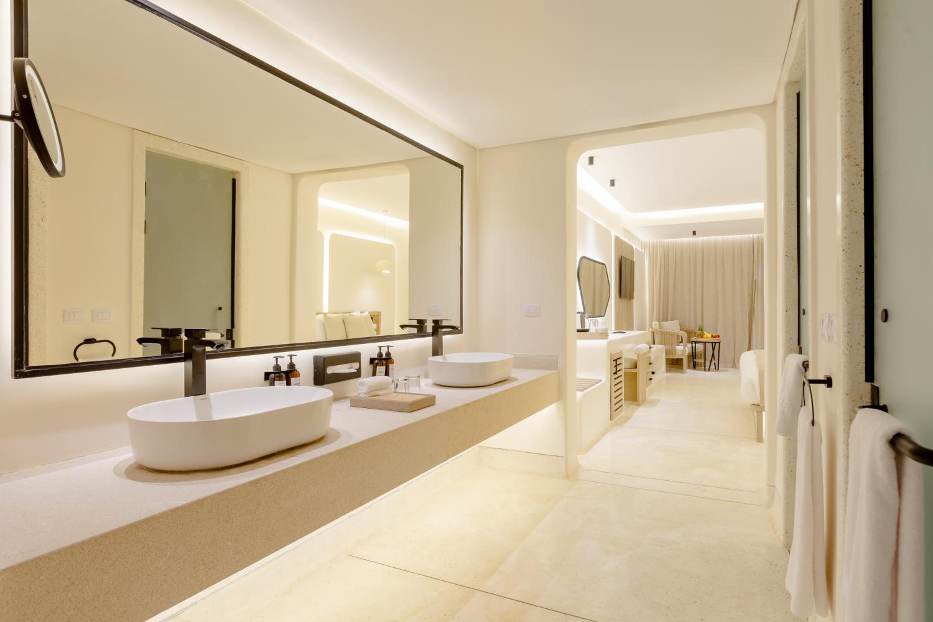 Executive Swim-Up Suite photo 2