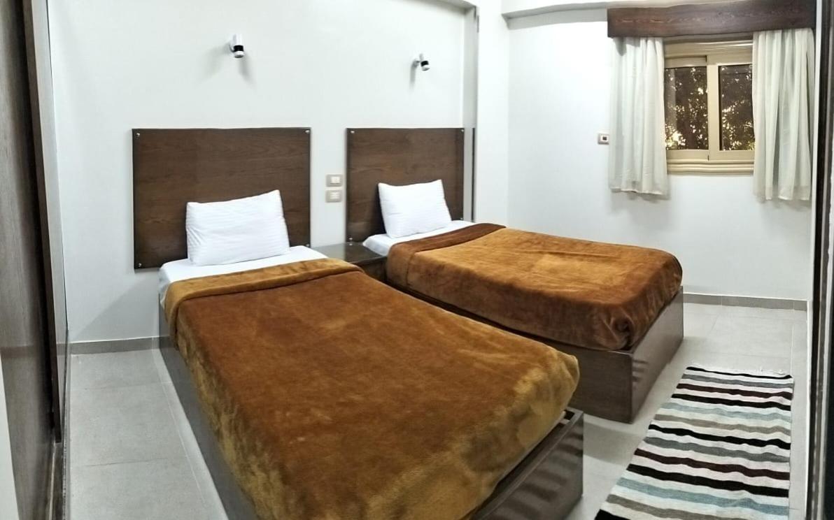 Double or Twin Room with Private Bathroom - Photo 4