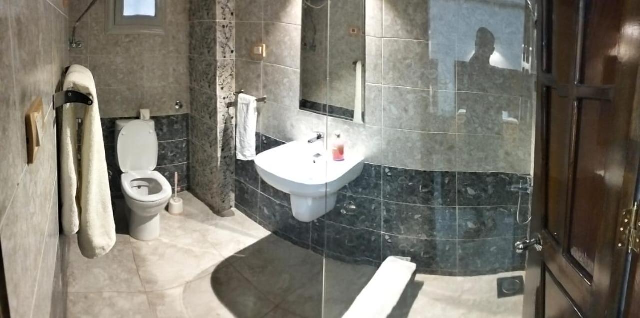 Double or Twin Room with Private Bathroom - Photo 2