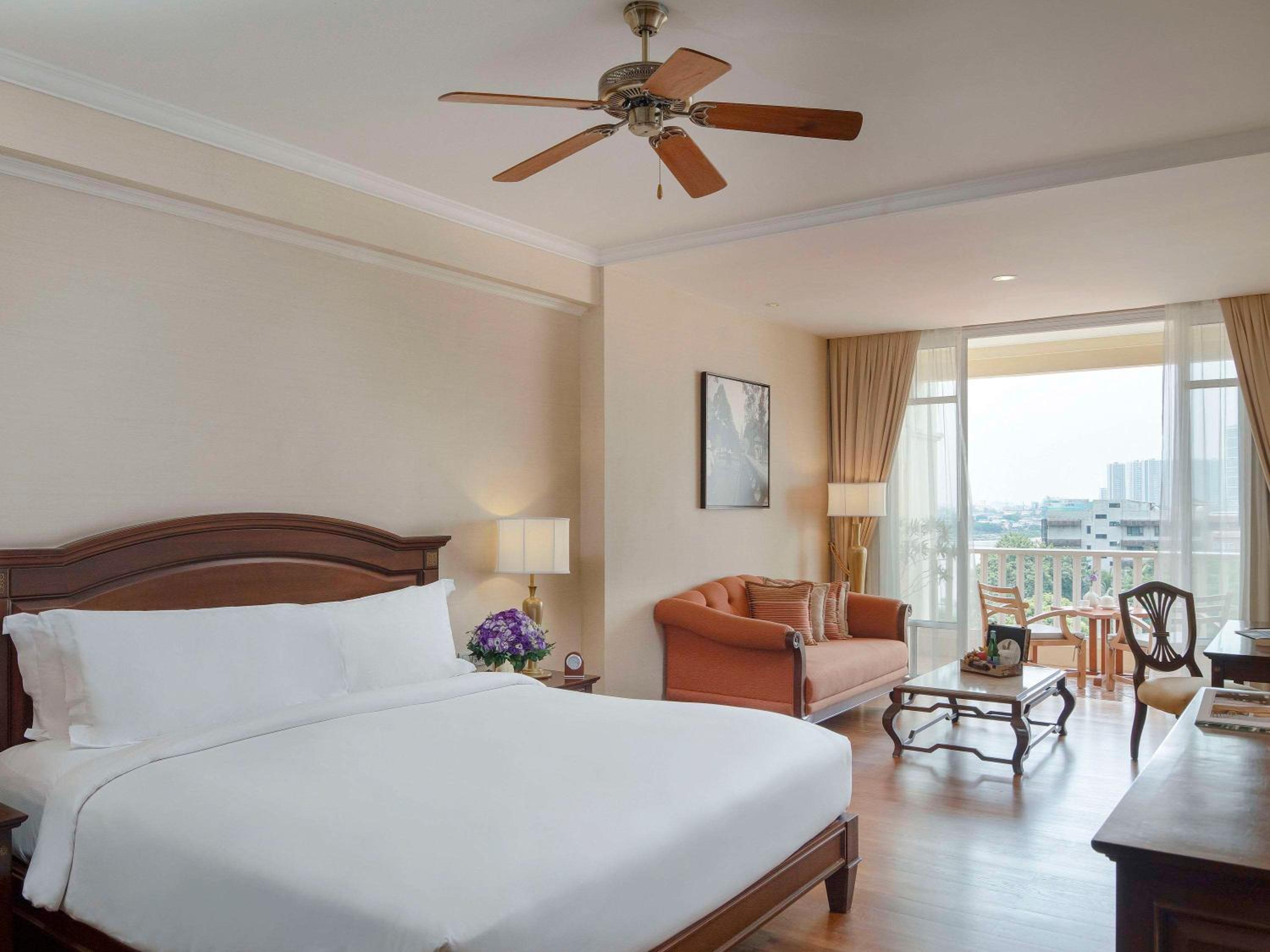 Luxury Club King Room with Executive Lounge Access - Photo 1