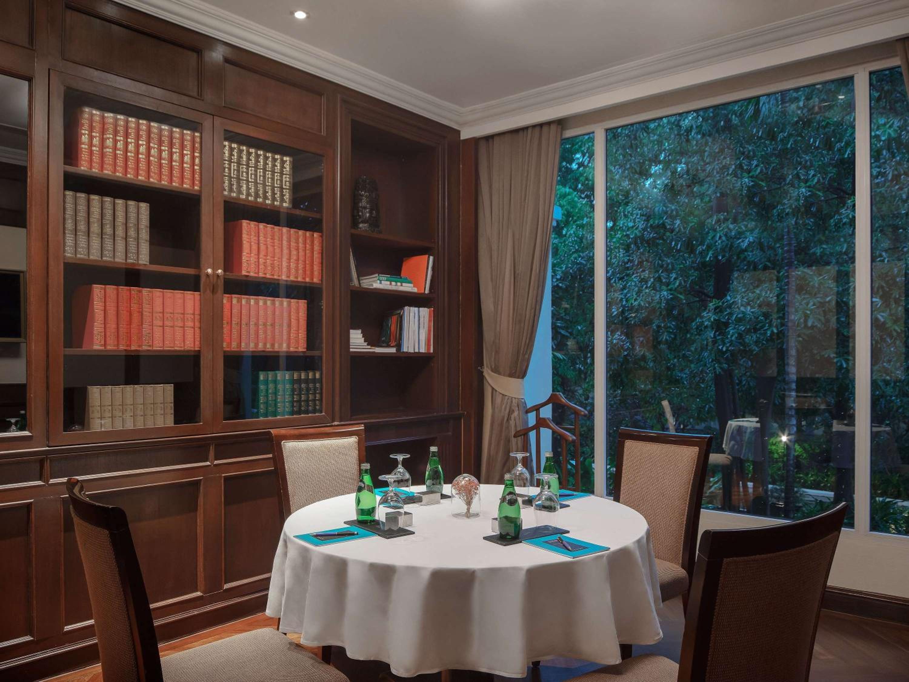 Superior Room with Executive Lounge Access, 2 Single Beds - Photo 3