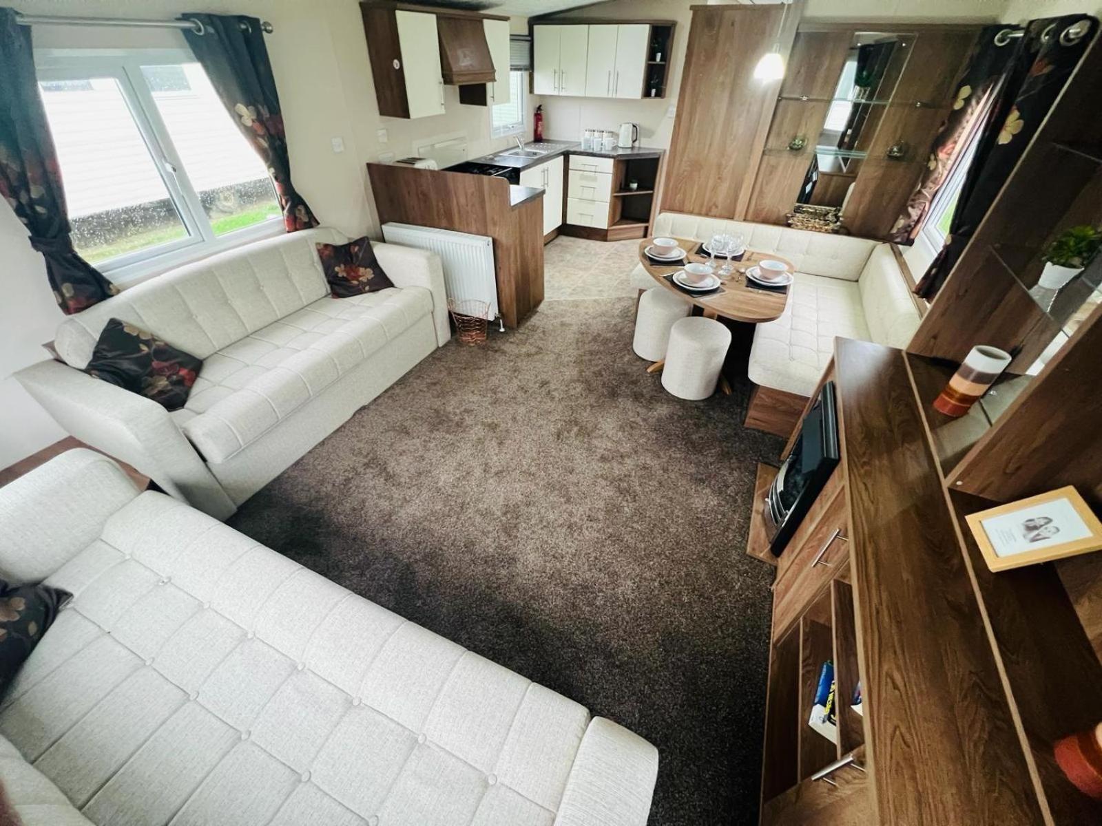 Mobile Home photo 1