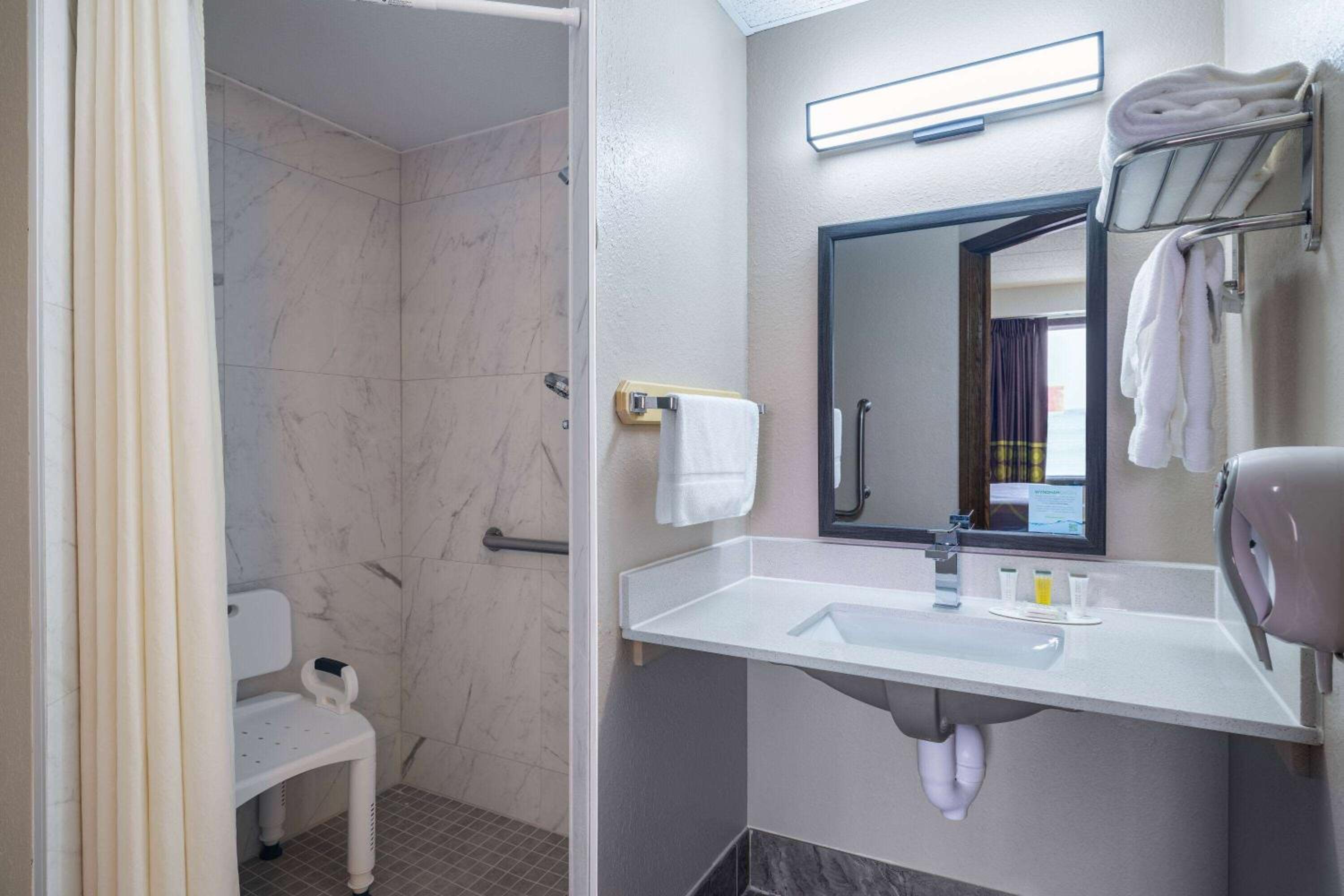 Queen Room with Roll in Shower - Non-Smoking  photo 2