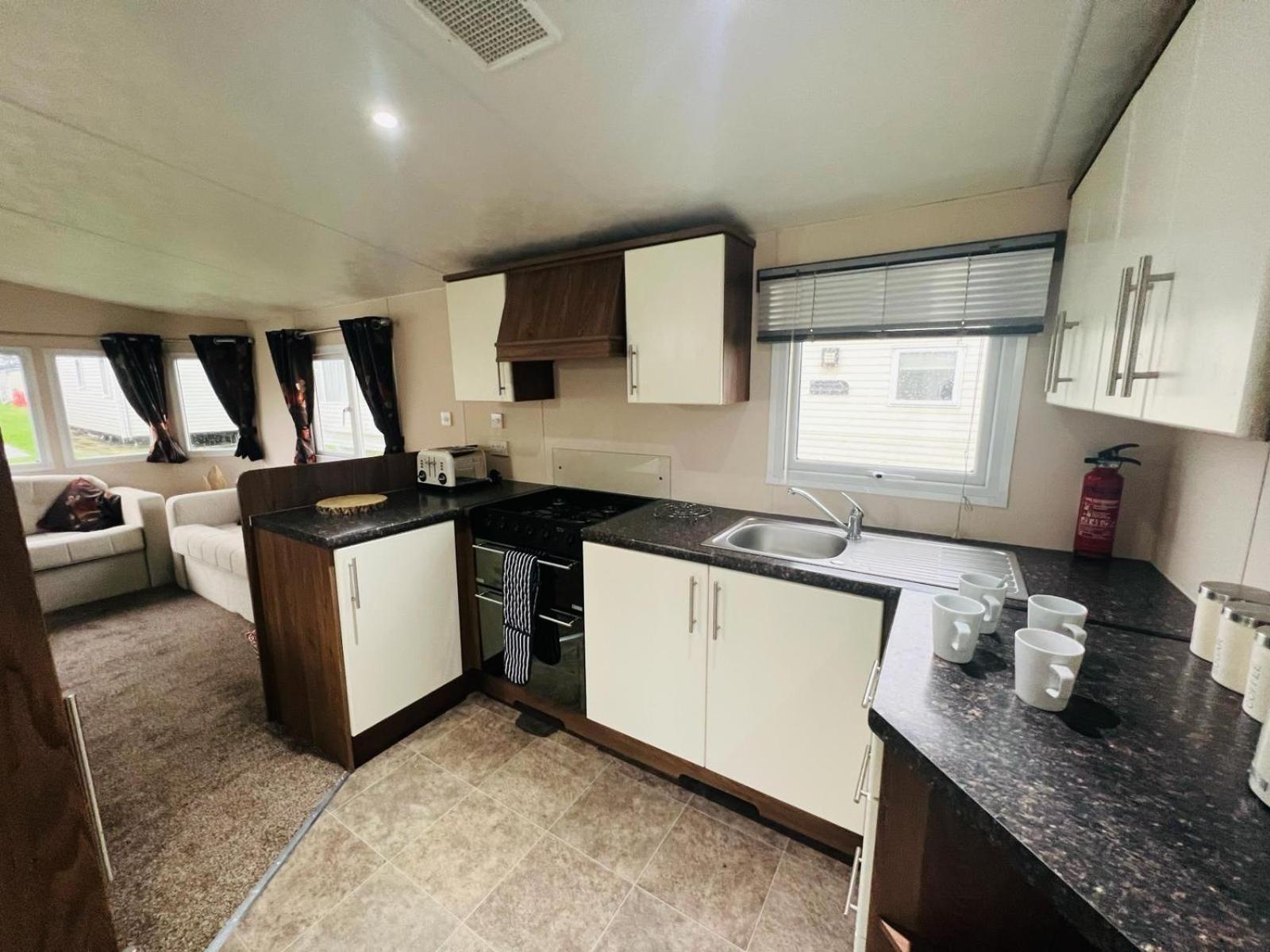 Mobile Home photo 2