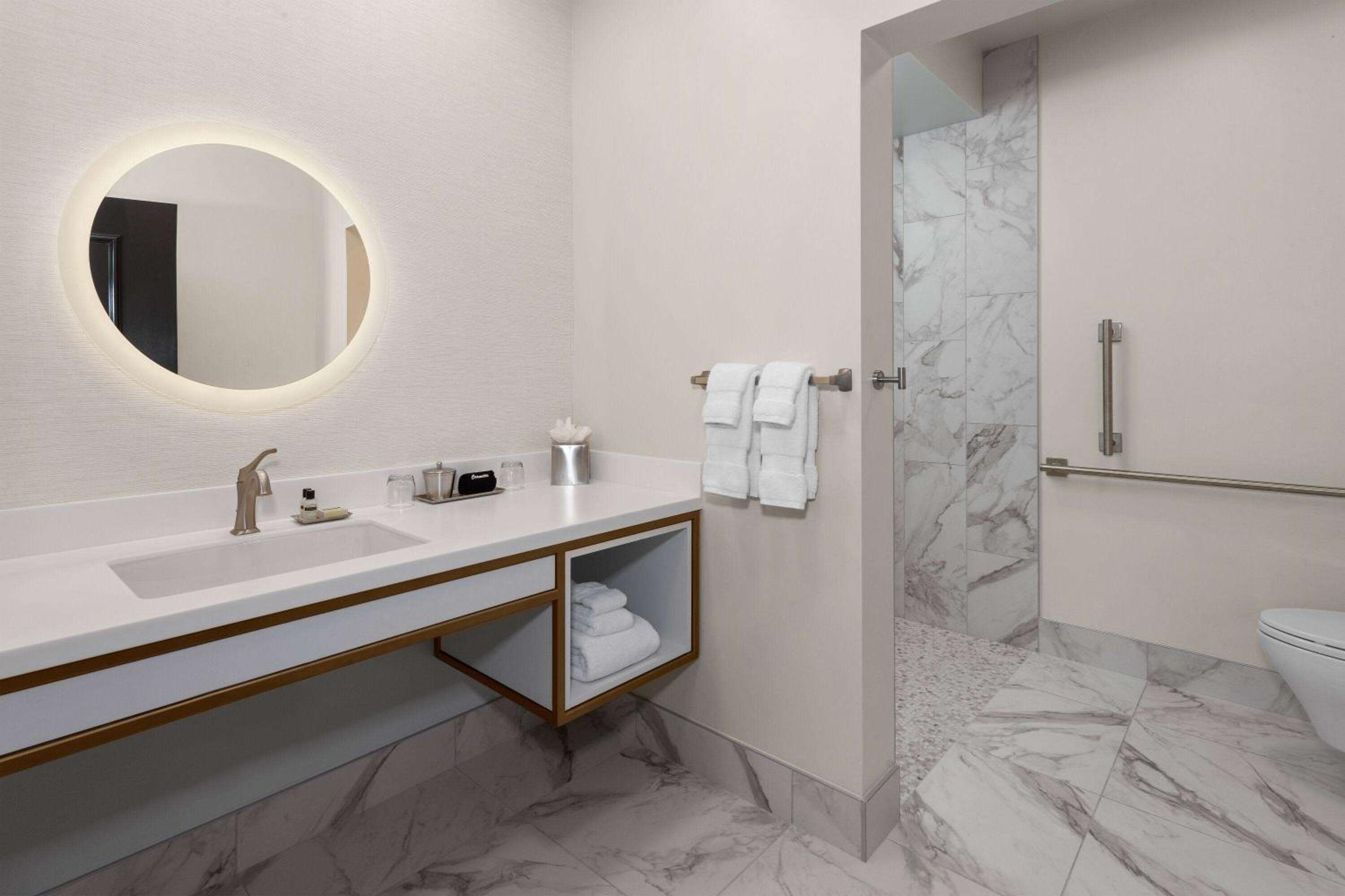Mobility Accessible Queen Suite with Roll-In Shower - Non-Smoking - Photo 2