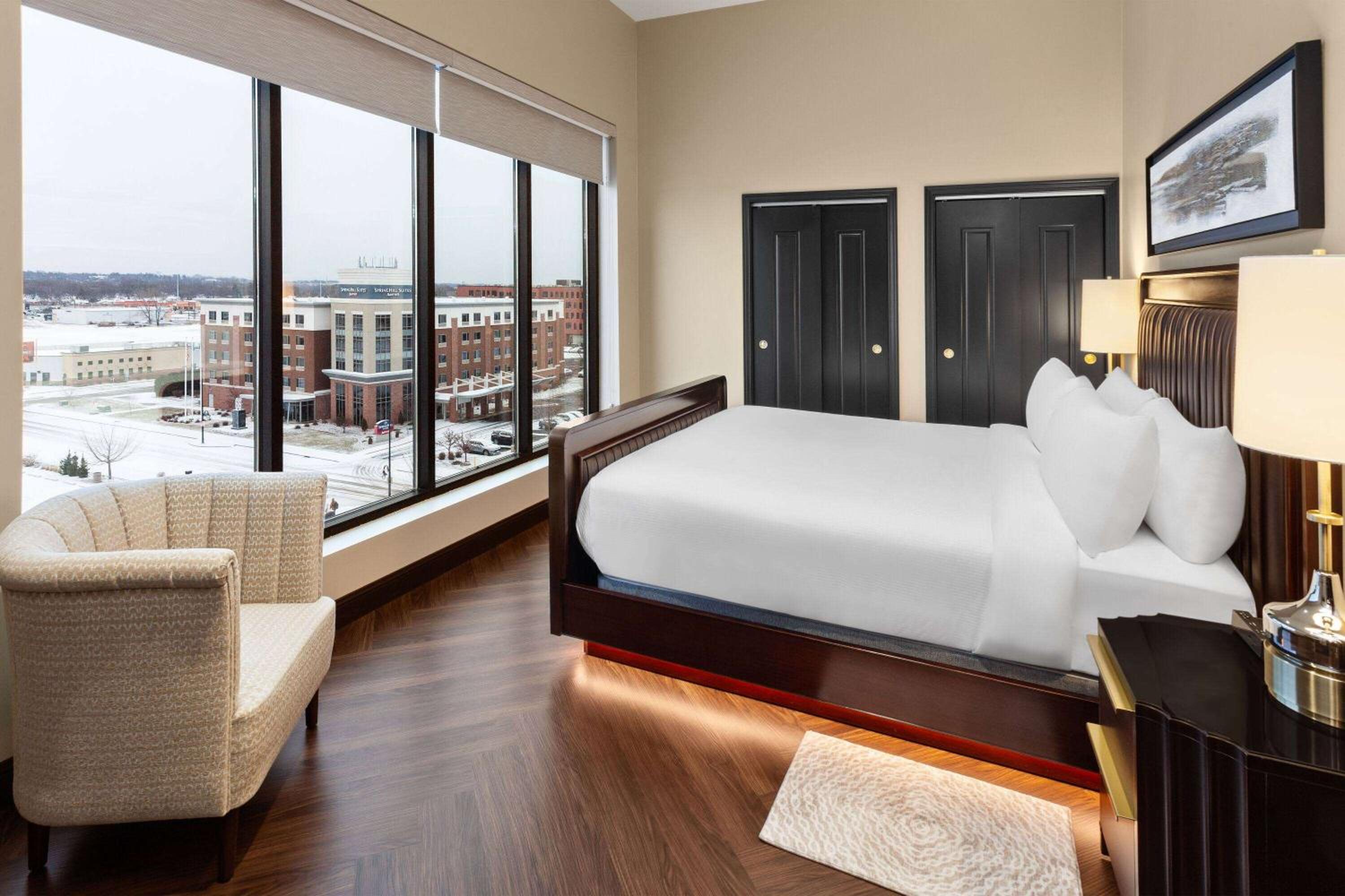 Grand Penthouse Suite with King Bed, Non-Smoking - Photo 3